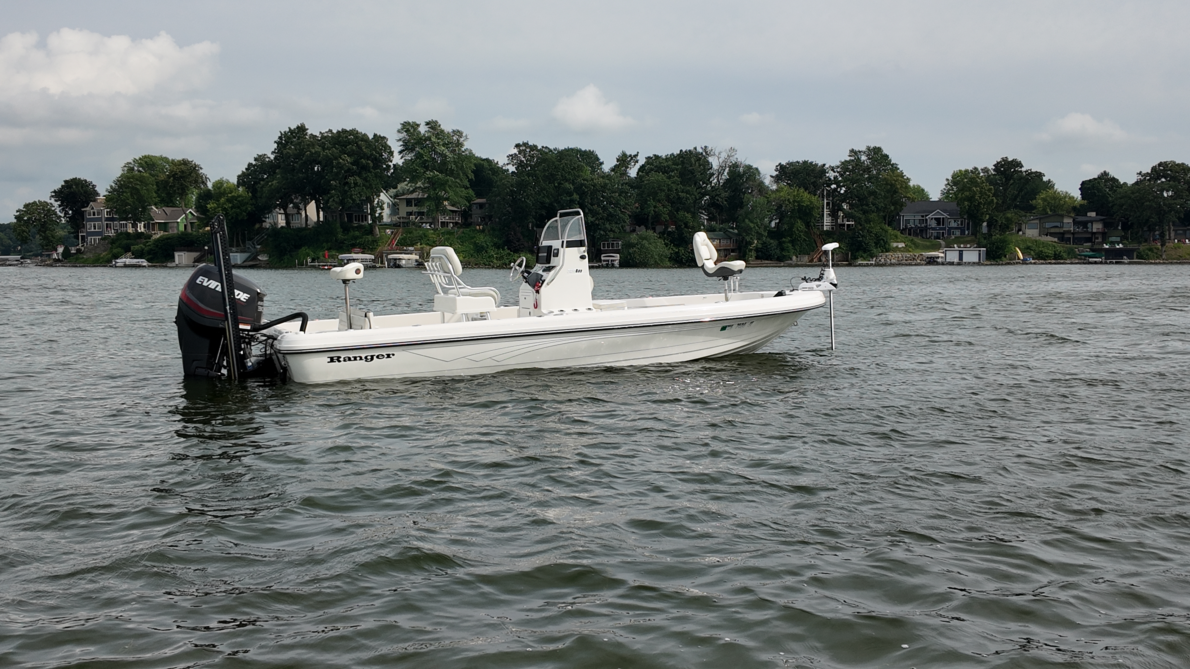 2014 Ranger Boats 2410 BAY Center Console.  300hp, 10' power poles, Helix 12, Helix 9, Ulterra 80, only 253 hours! - Photo 18