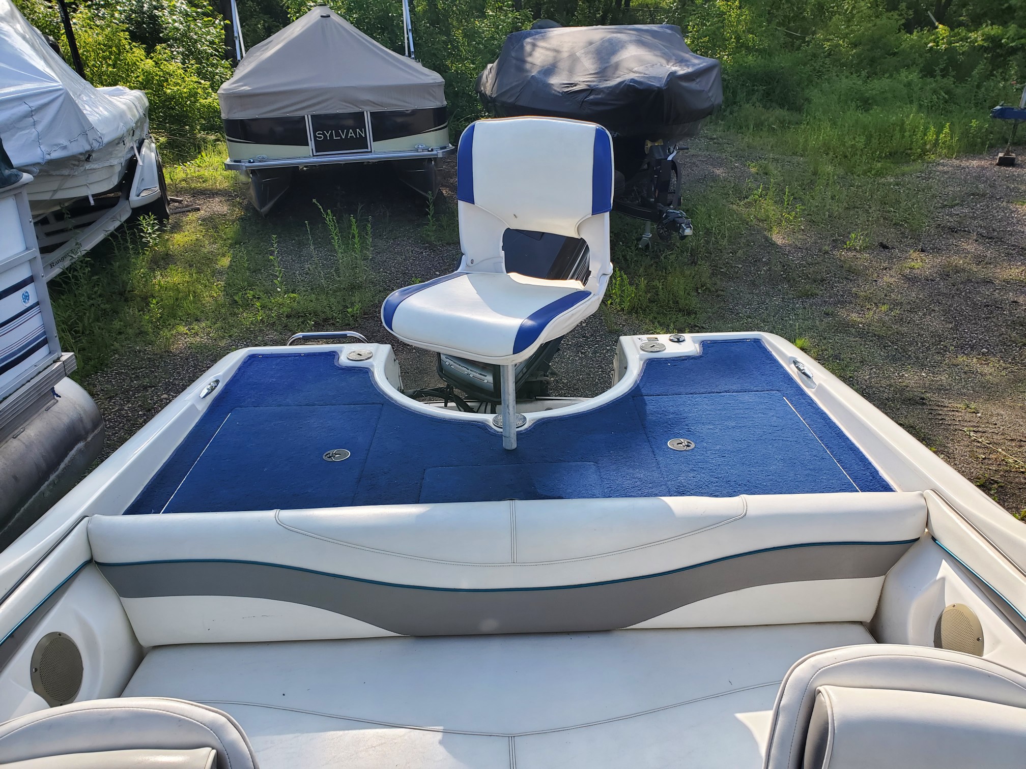1998 Bayliner 1904 Ski Fish Bow Rider.  120hp Outboard - Photo 7