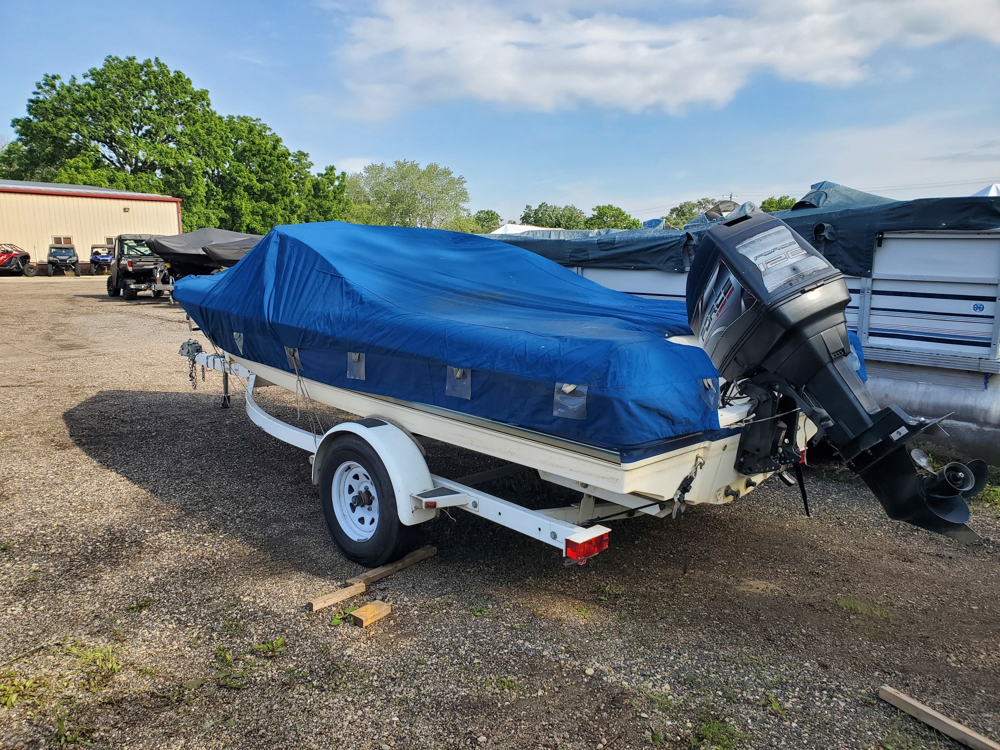 1998 Bayliner 1904 Ski Fish Bow Rider.  120hp Outboard - Photo 11