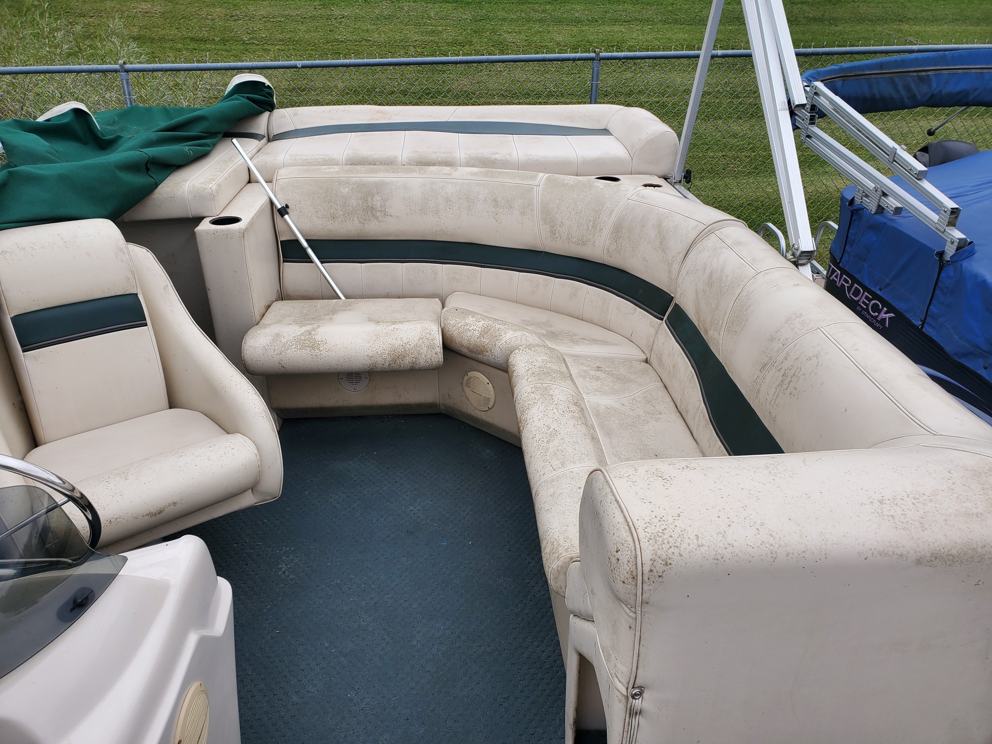 2004 Leisure Kraft Graceland Pontoon w/ Johnson 90hp  BUDGET SPECIAL! - Photo 7