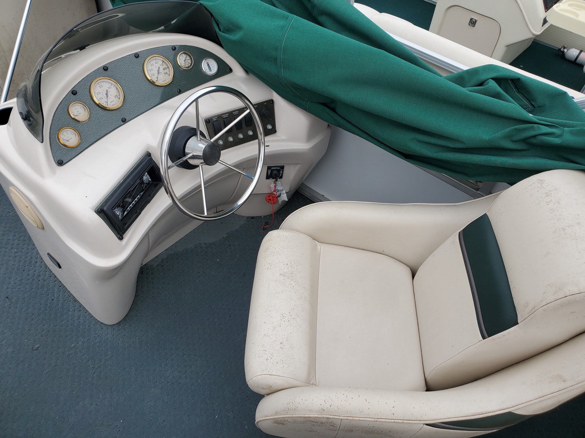 2004 Leisure Kraft Graceland Pontoon w/ Johnson 90hp  BUDGET SPECIAL! - Photo 5