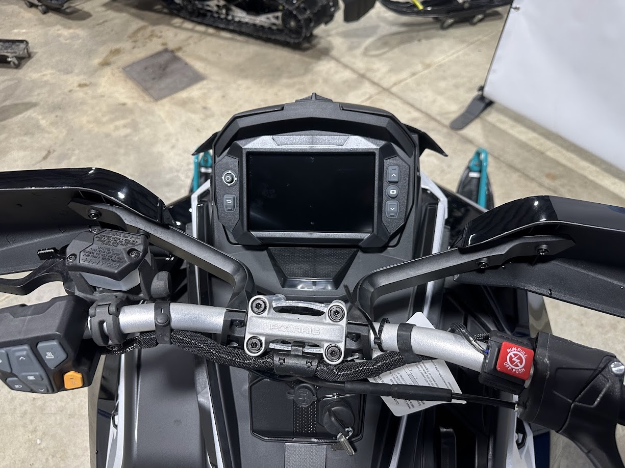 2025 Polaris 9R Switchback Assault 146. E-start, 7S display, 2" crossover track - Photo 8