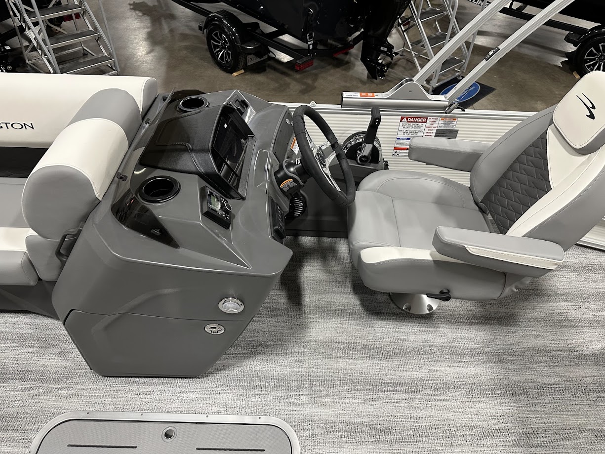 2025 Bennington 22 SSB Swingback Tri-toon w/ 150HP Mercury - Photo 9