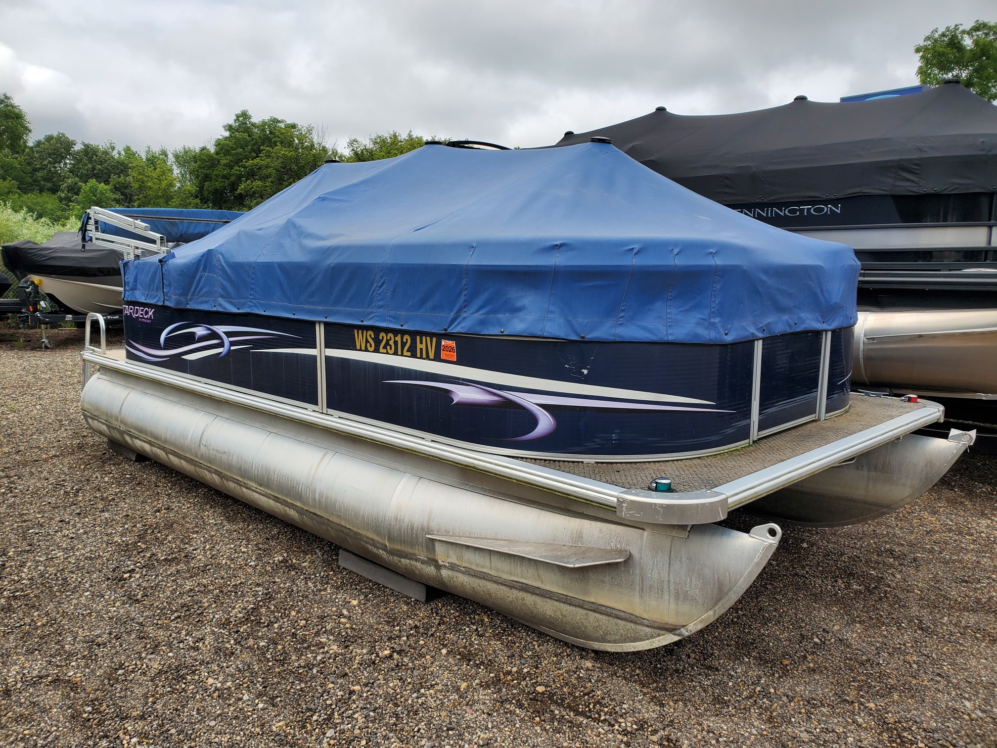 2012 Starcraft STARDECK 180 CRUISE Pontoon w/25hp Mercury Four Stroke Bunk trailer! - Photo 2