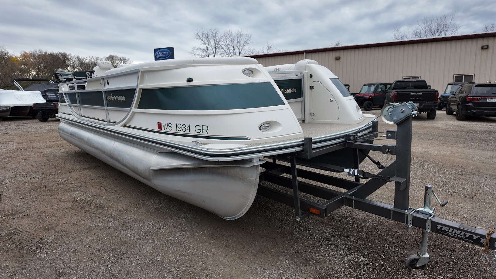 2004 Harris 240 CROWNE w/ Evinrude 115hp - Photo 4