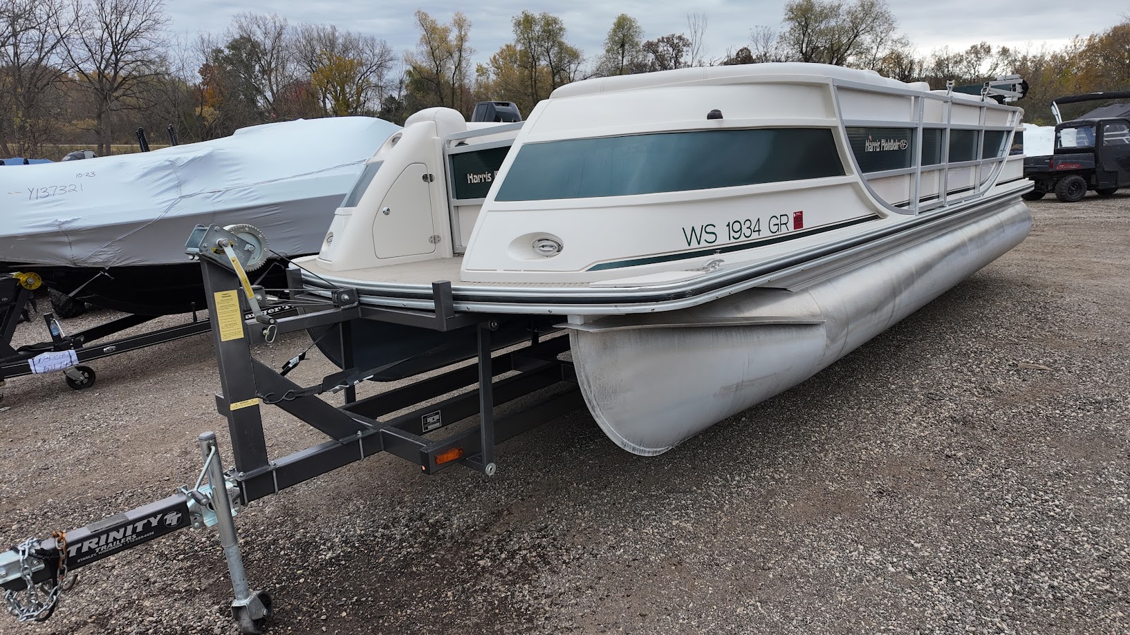 2004 Harris 240 CROWNE w/ Evinrude 115hp - Photo 2