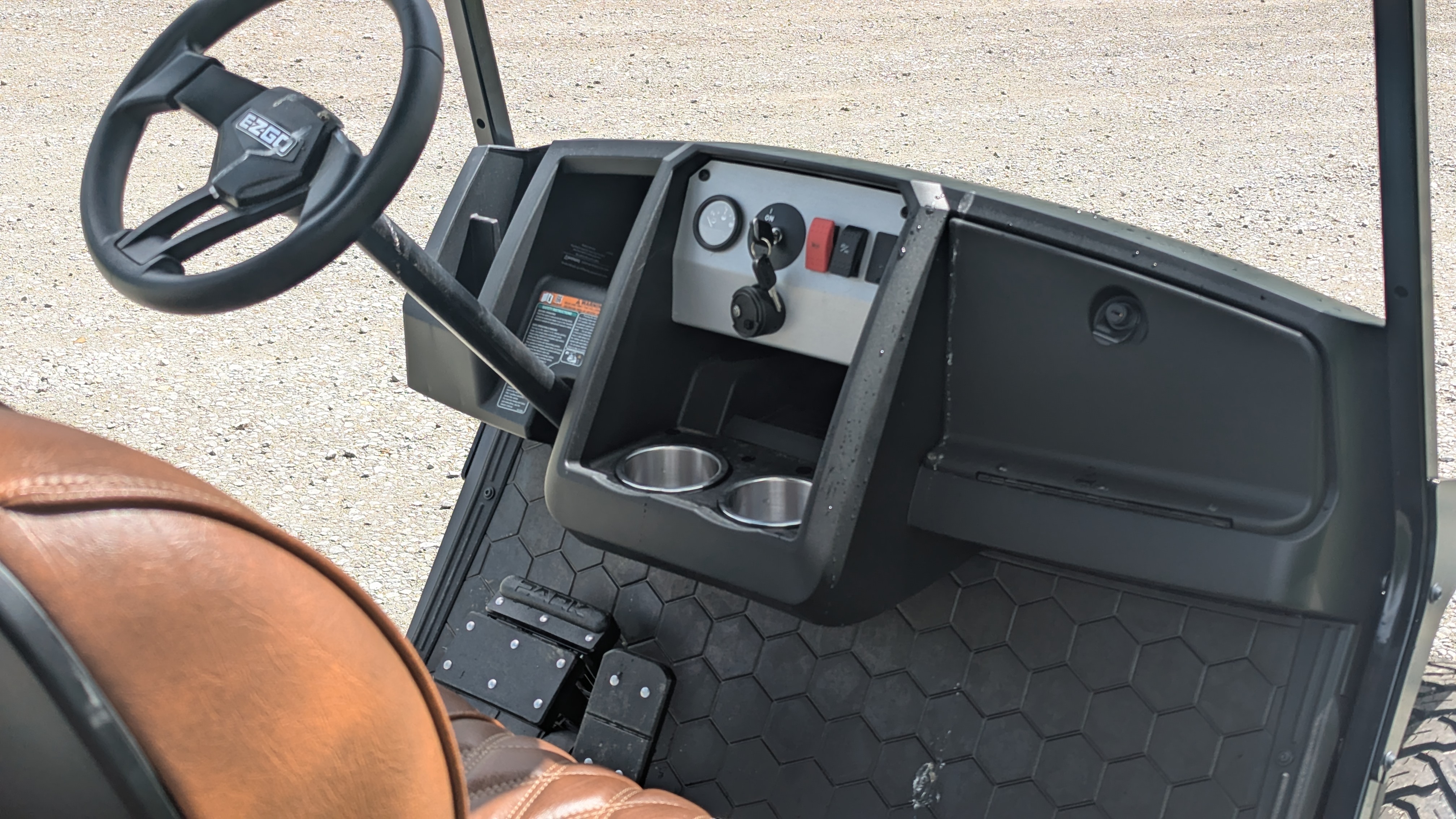 2025 E-Z-GO Express 6 Gas Lifted - Photo 5