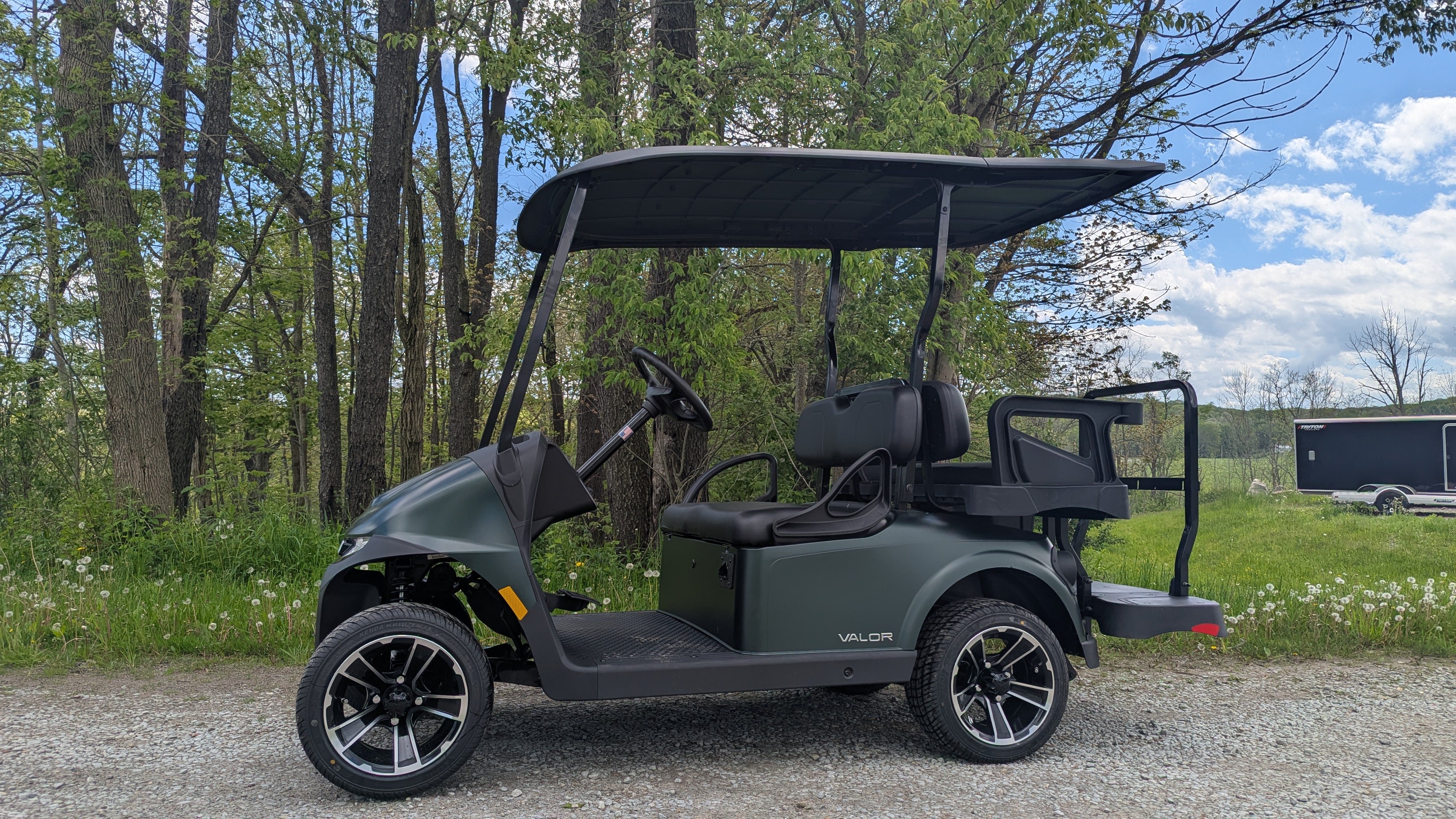 2025 E-Z-GO RXV Valor 4 48V - Photo 2