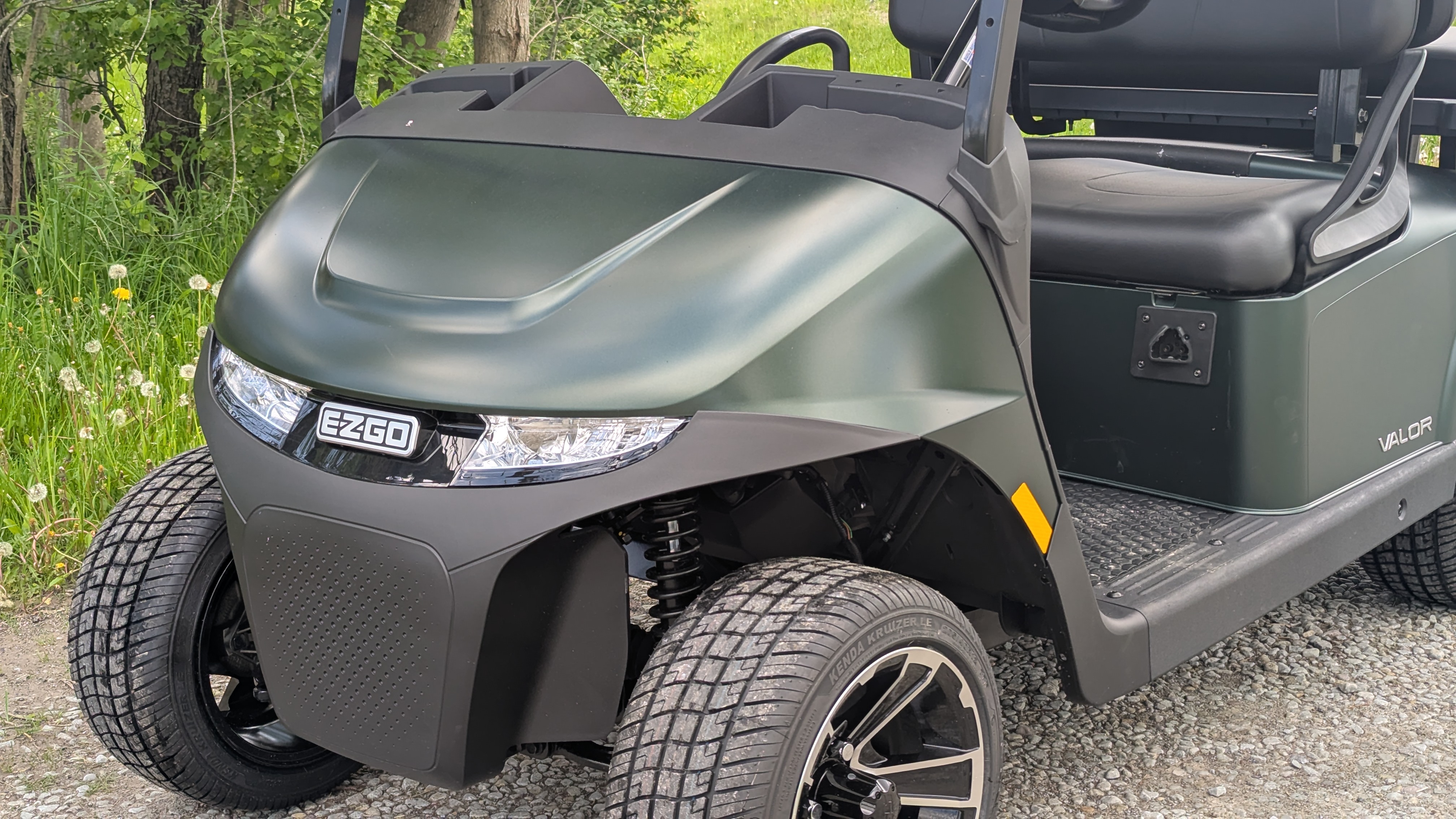 2025 E-Z-GO RXV Valor 4 48V - Photo 3