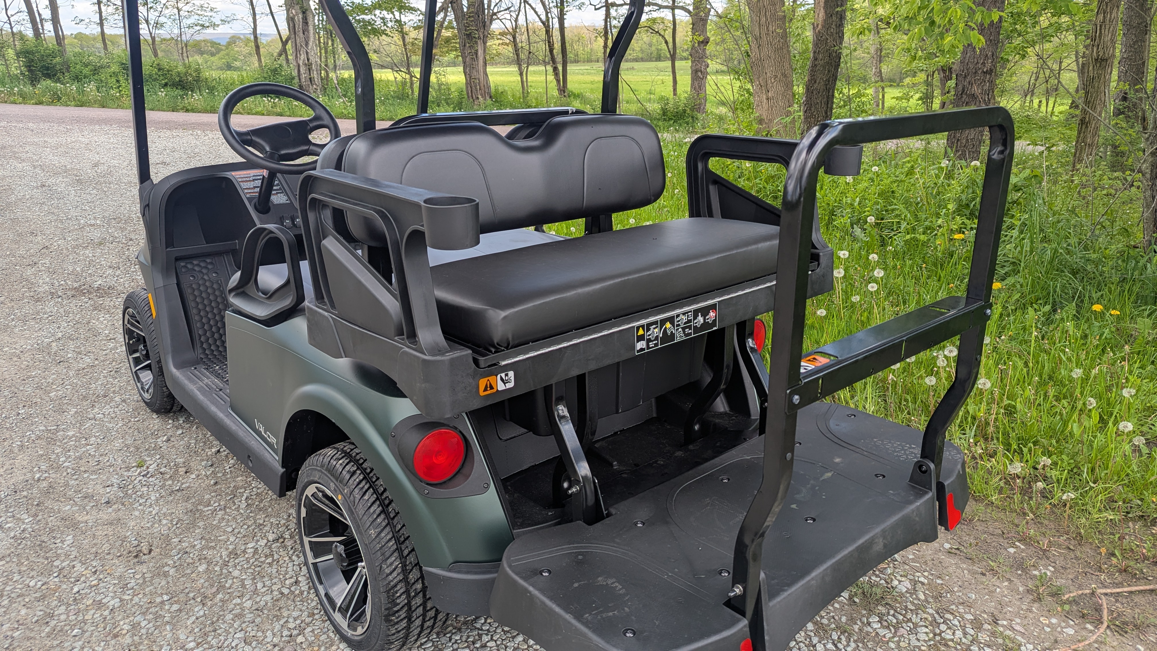 2025 E-Z-GO RXV Valor 4 48V - Photo 4