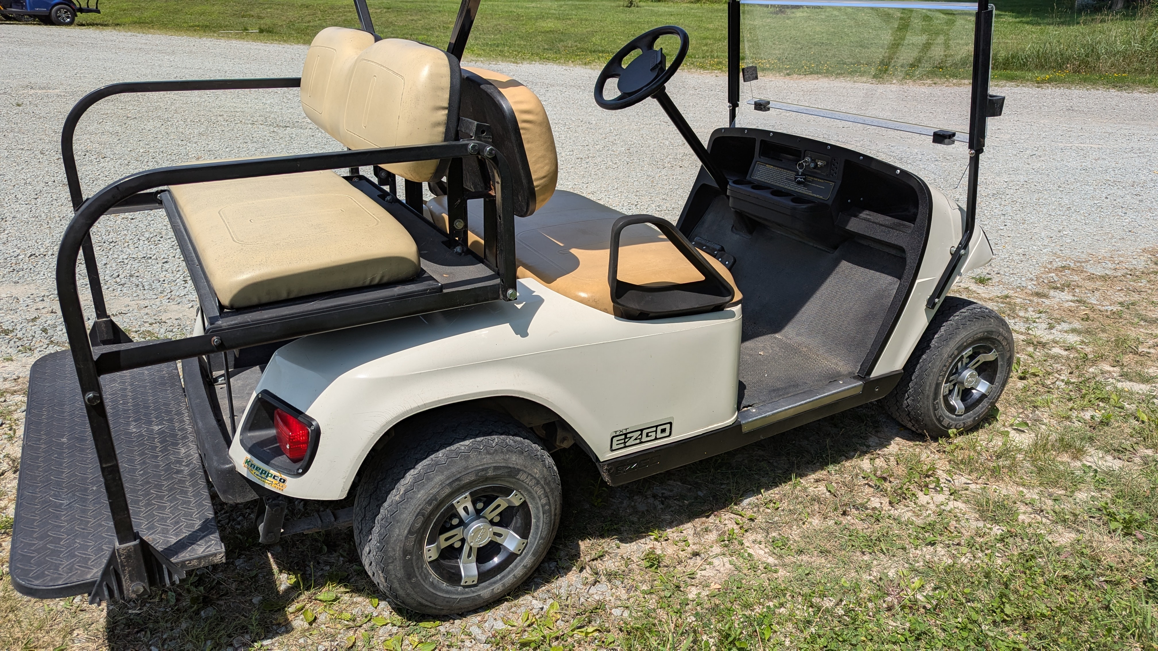 2010 E-Z-GO TXT Gas - Photo 6