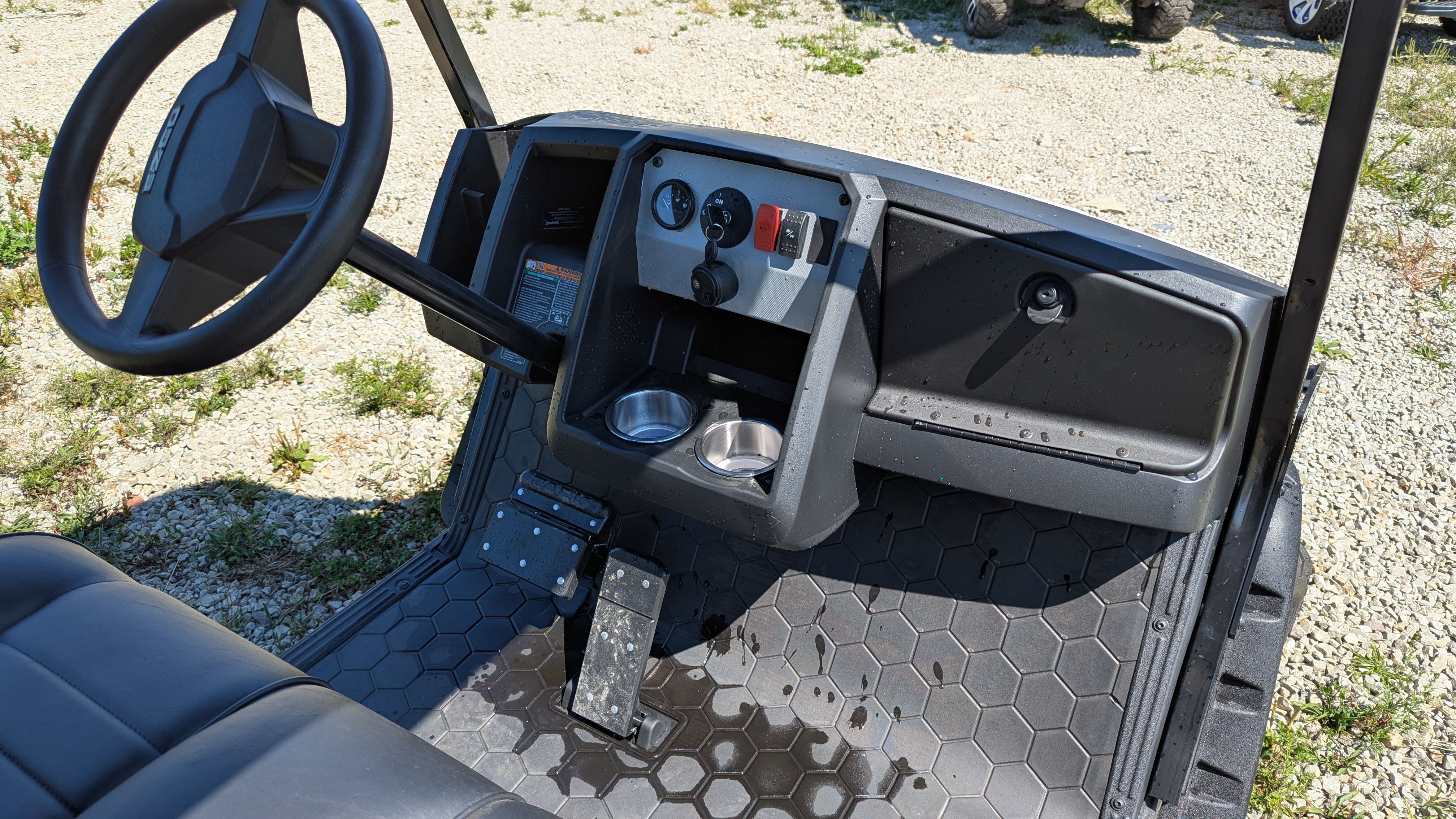 2025 E-Z-GO Express 4 Gas Lifted - Photo 5