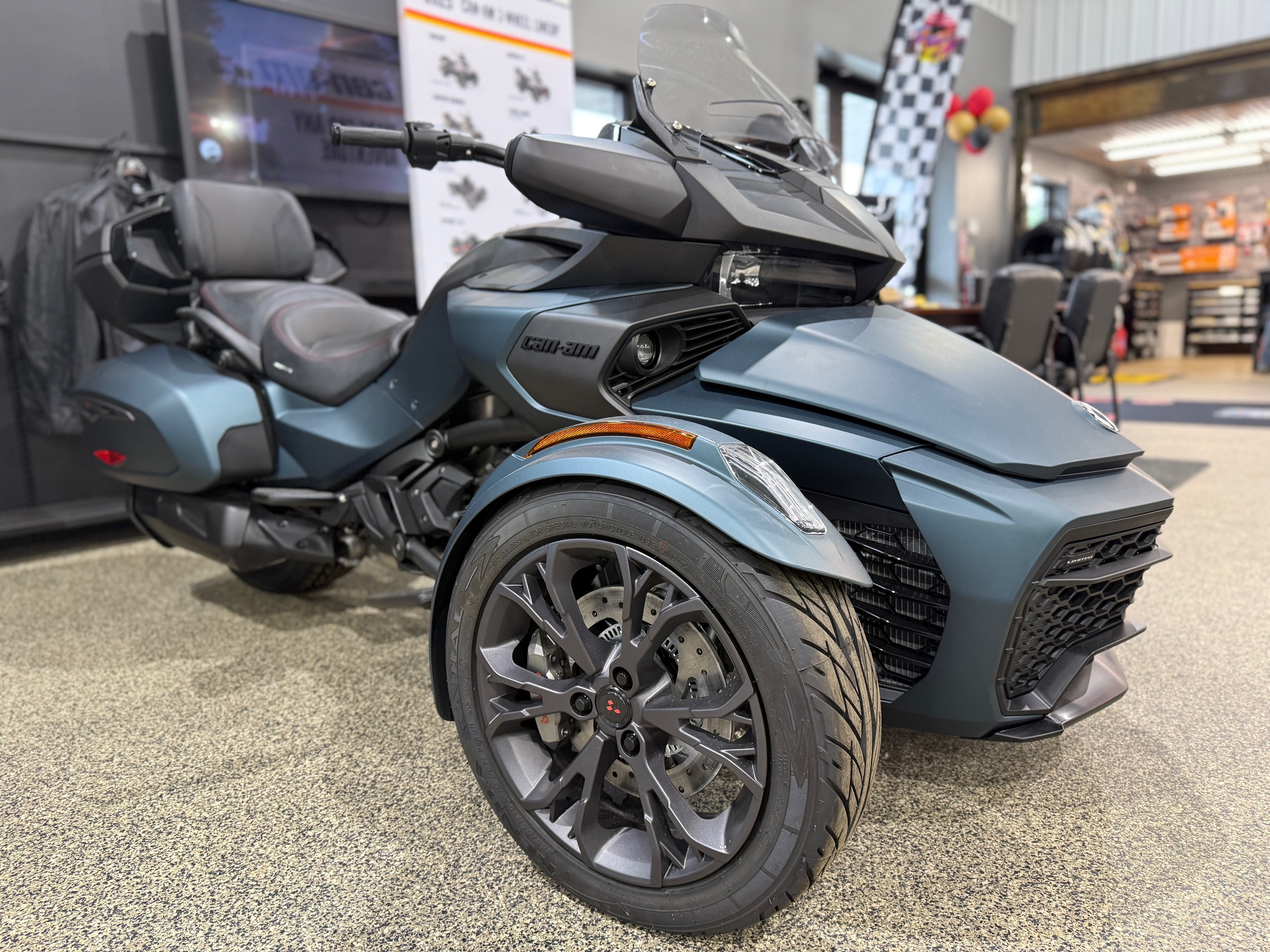 2023 Can-Am SPYDER F3 LIMITED SS - Photo 3