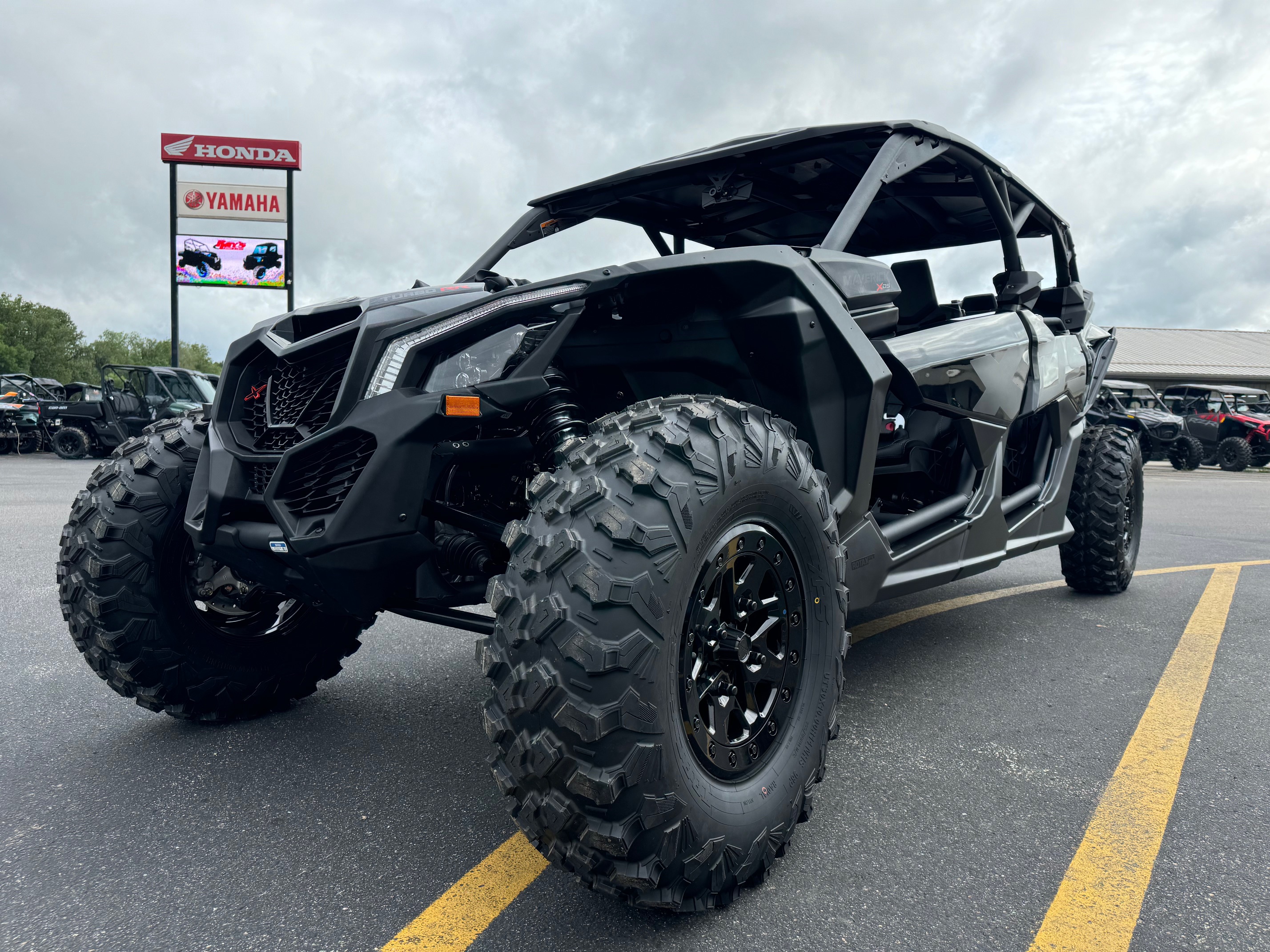 2025 Can-Am MAVERICK MAX X3 X DS TURBO RR - Photo 9