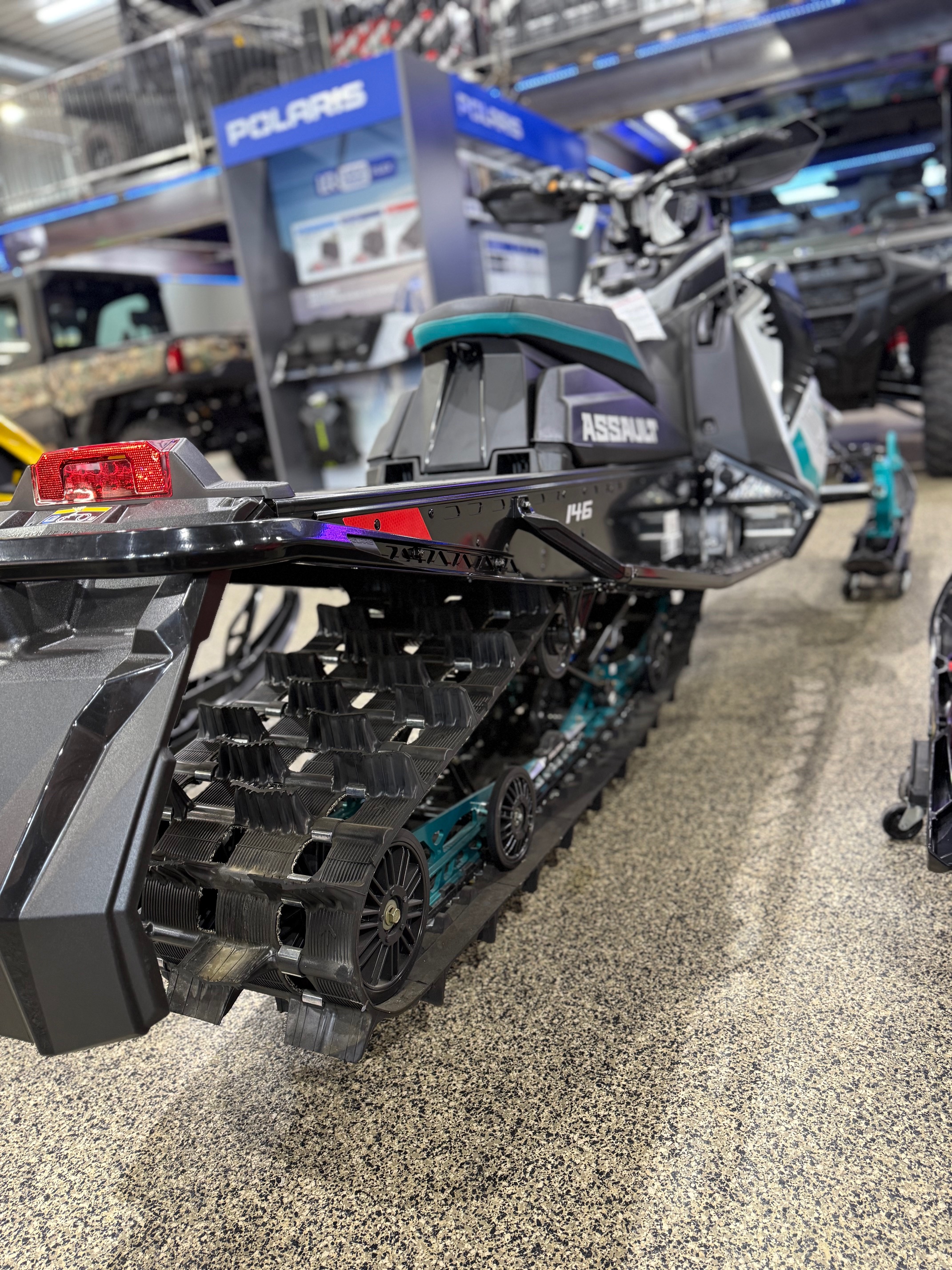 2025 Polaris SWITCHBACK ASSAULT 9R 146 - Photo 11