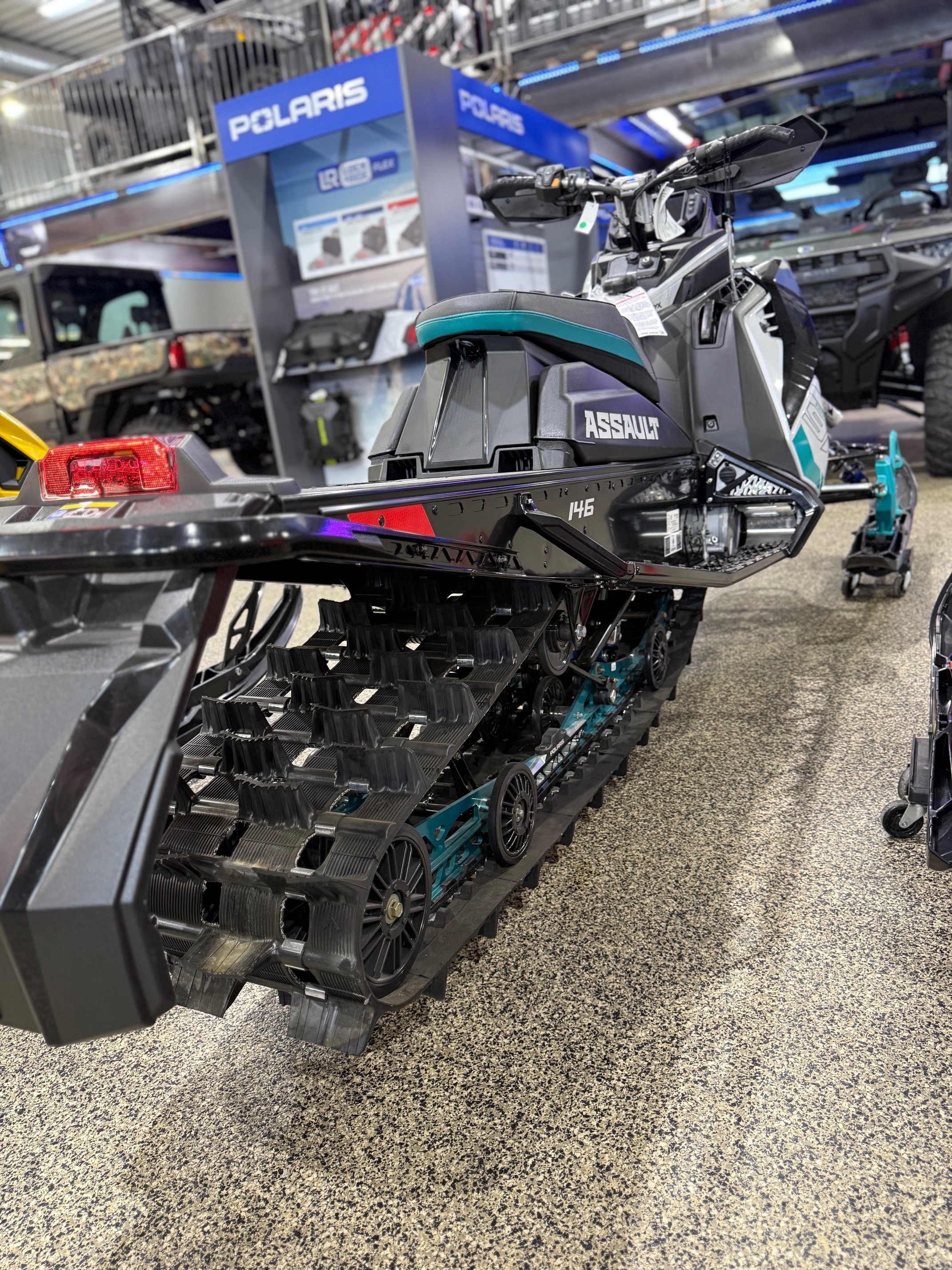 2025 Polaris SWITCHBACK ASSAULT 9R 146 - Photo 12