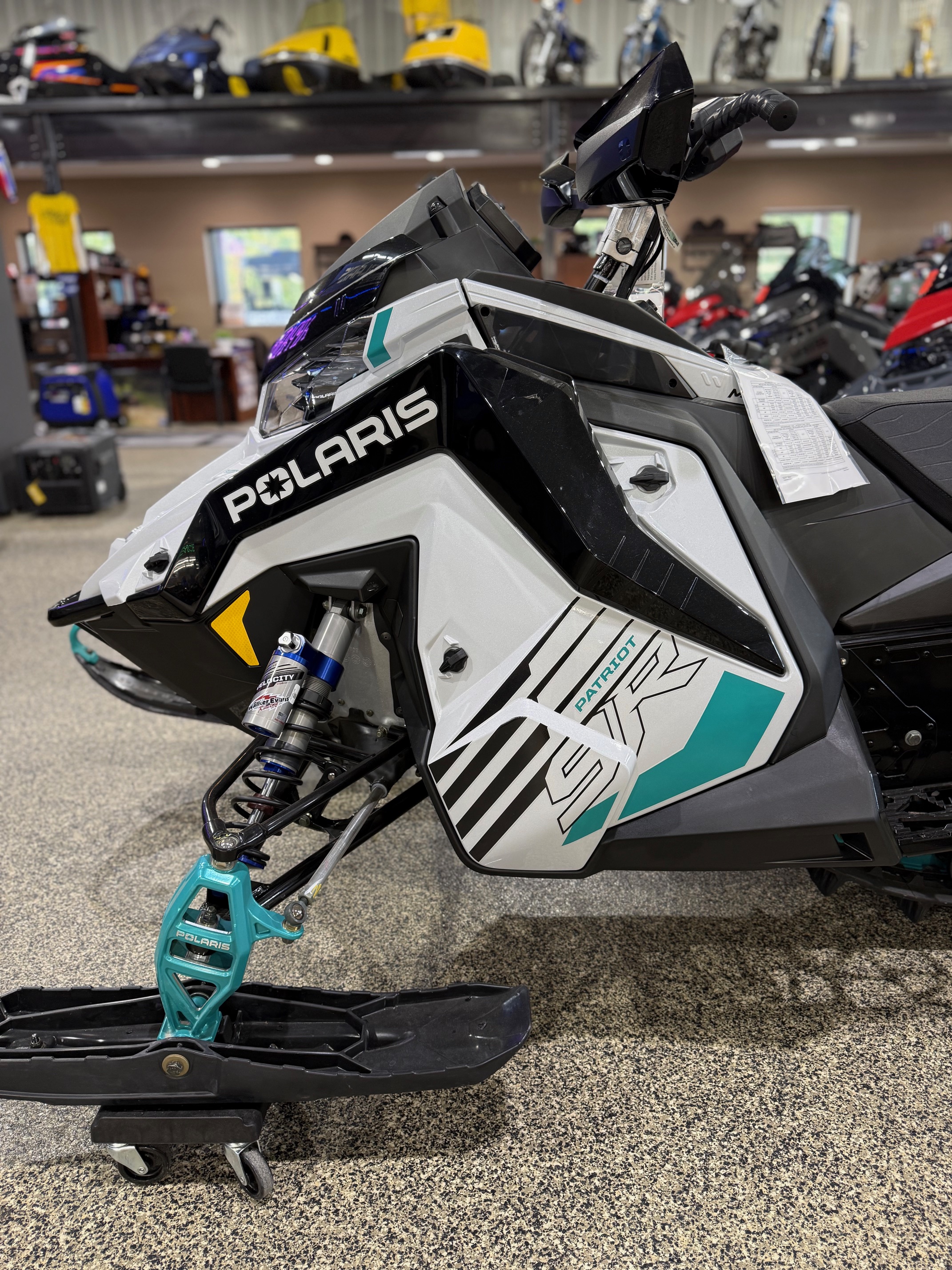 2025 Polaris SWITCHBACK ASSAULT 9R 146 - Photo 17