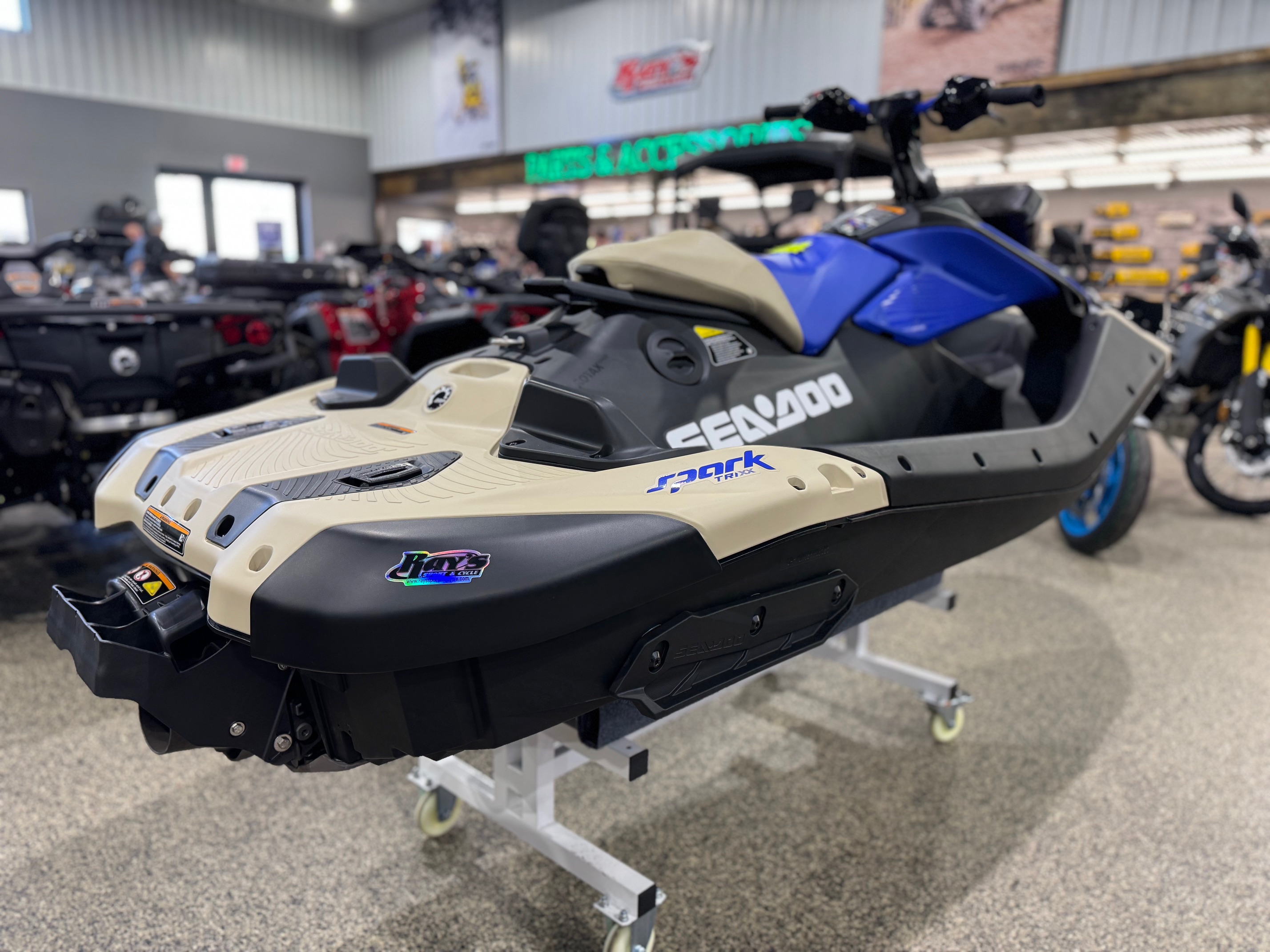 2025 Sea-Doo SPARK TRIXX 1UP iBR, AUDIO - Photo 6