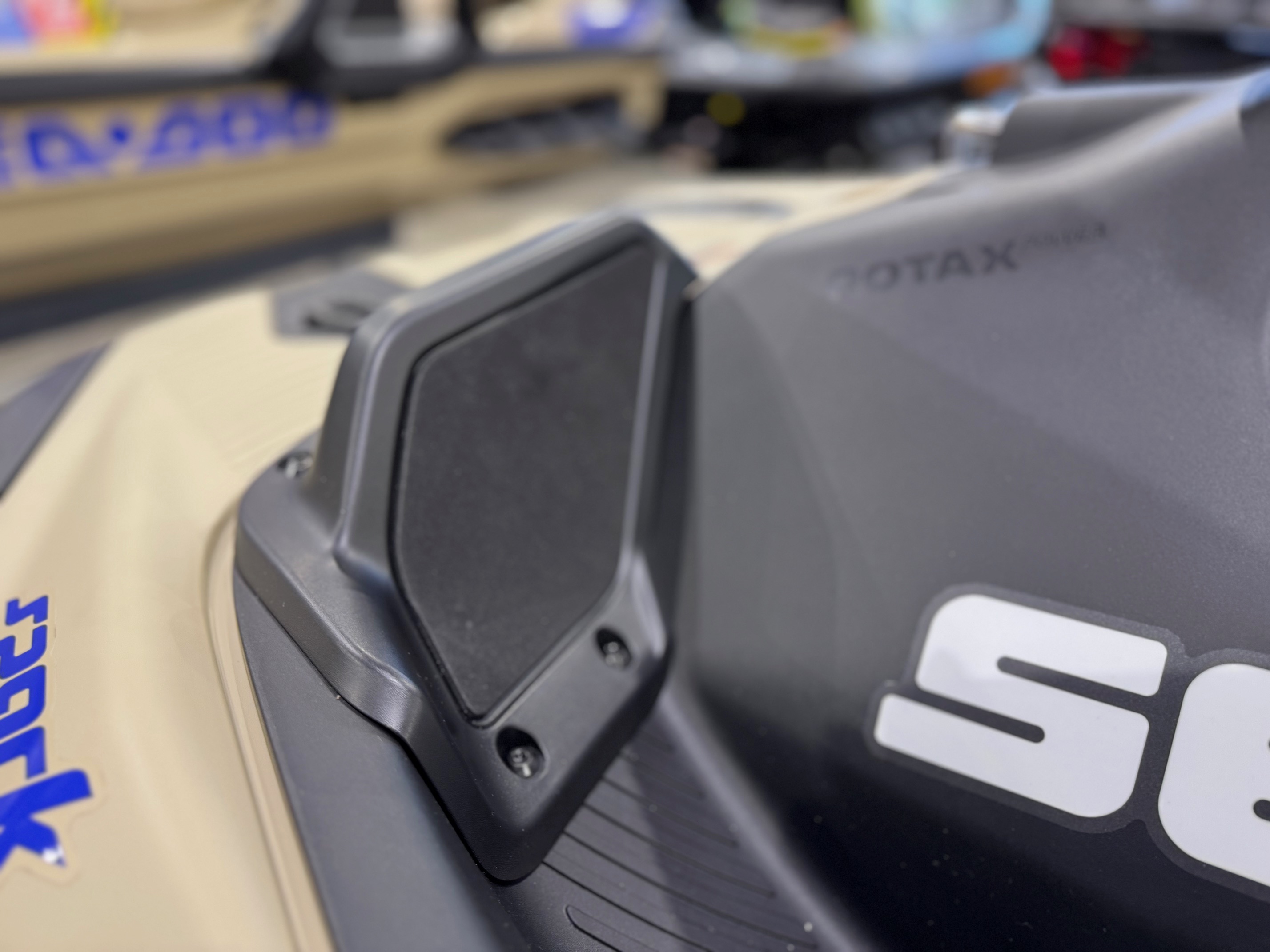 2025 Sea-Doo SPARK TRIXX 1UP iBR, AUDIO - Photo 12
