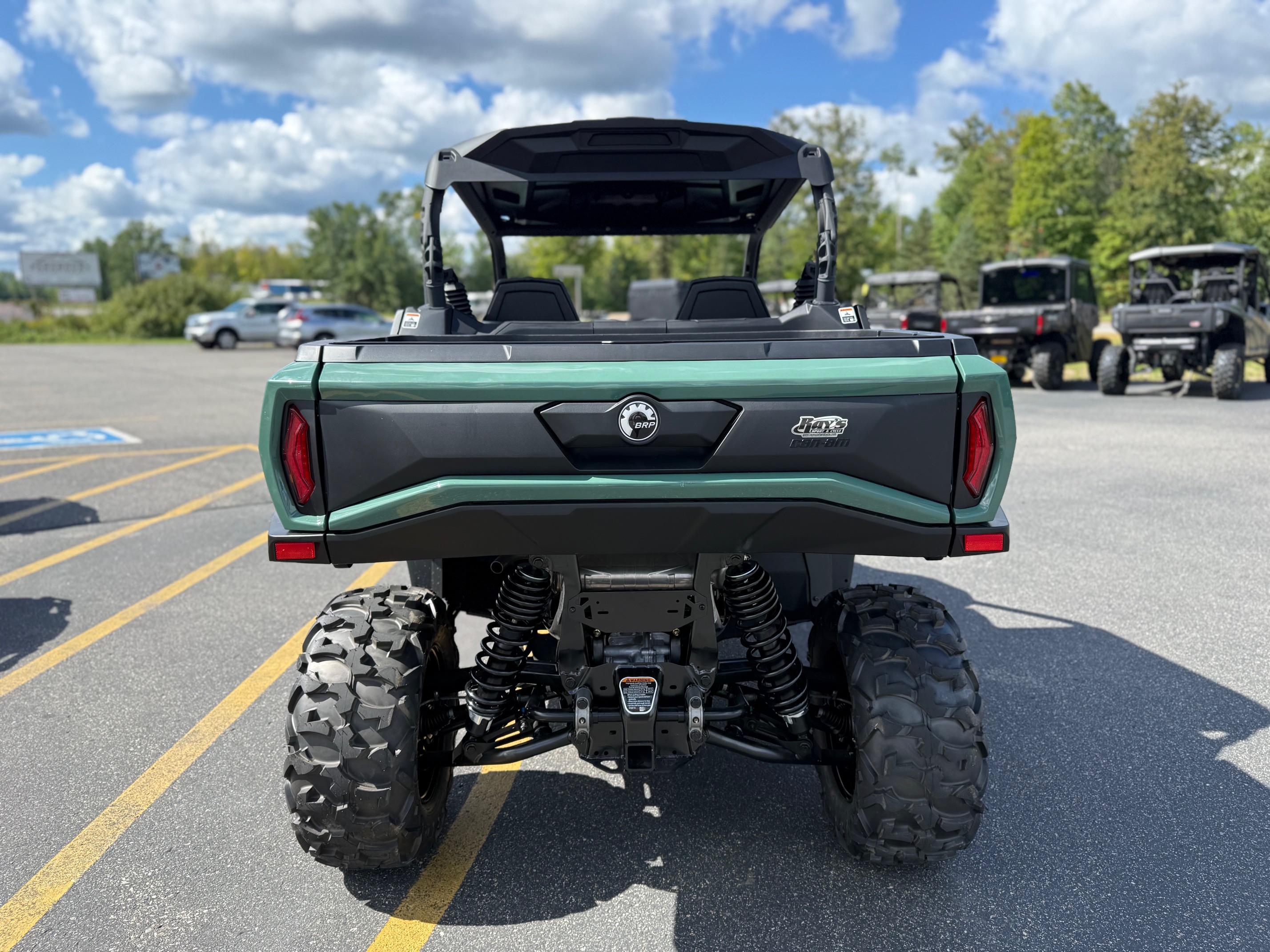 2025 Can-Am COMMANDER DPS 700 - Photo 6