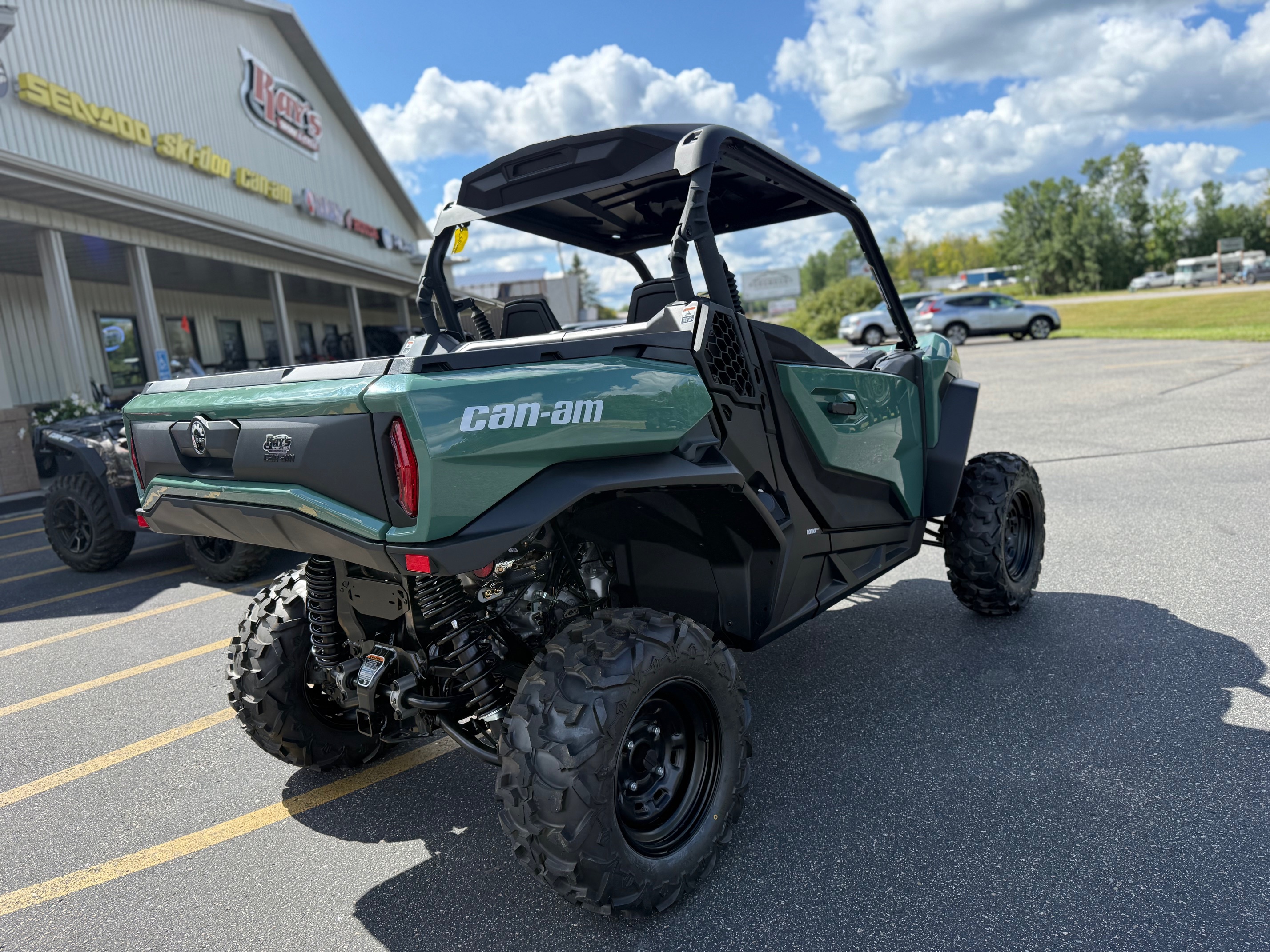 2025 Can-Am COMMANDER DPS 700 - Photo 7