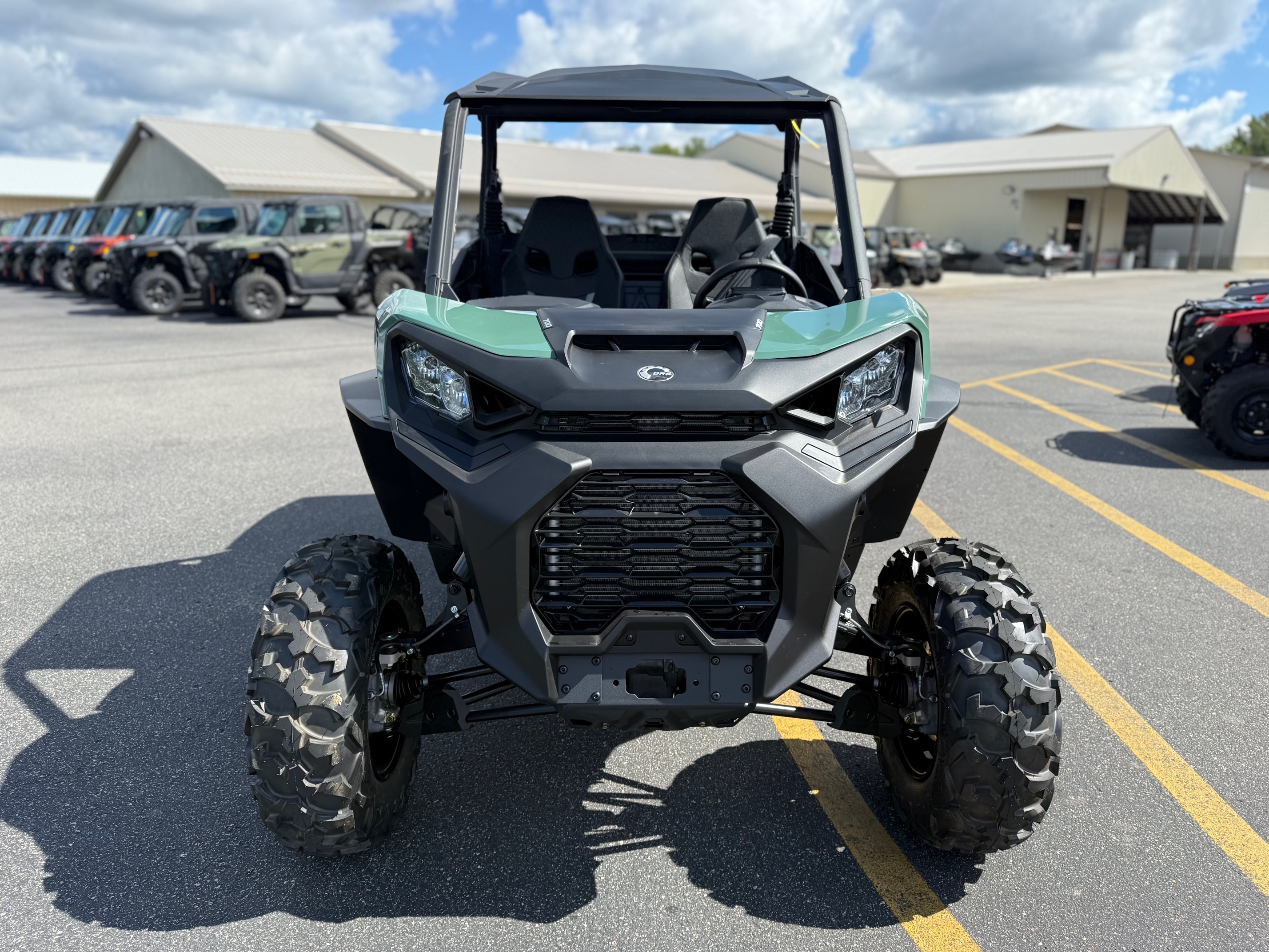 2025 Can-Am COMMANDER DPS 700 - Photo 9