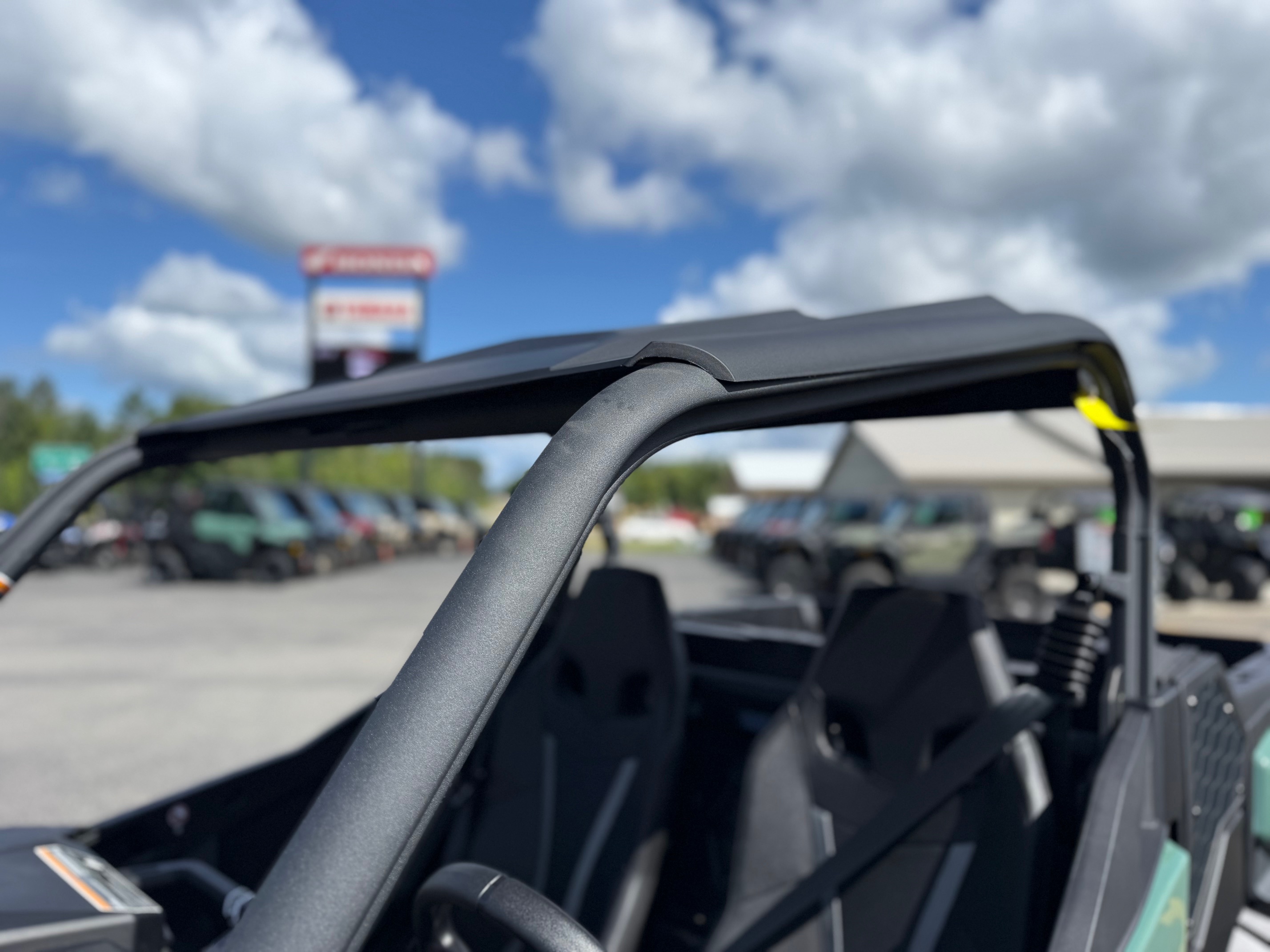 2025 Can-Am COMMANDER DPS 700 - Photo 12