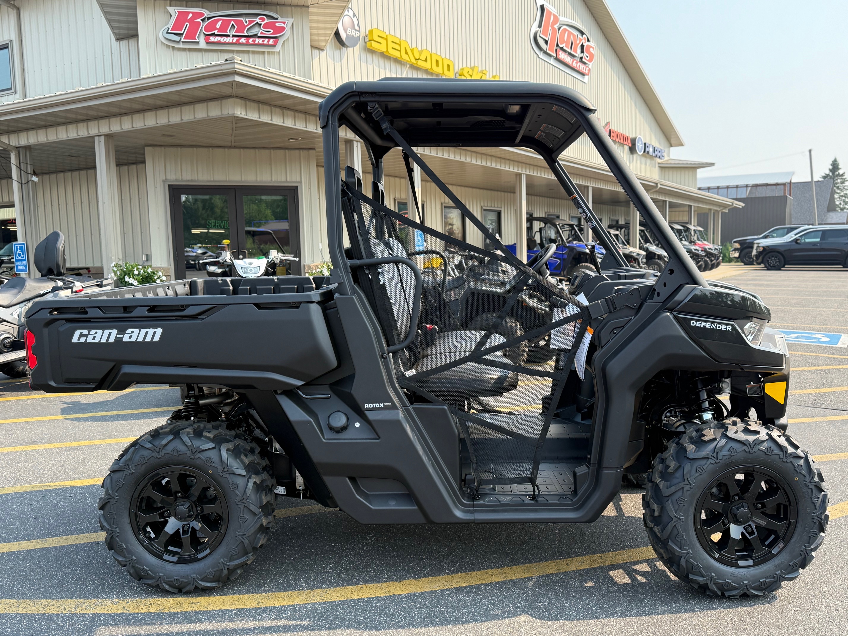 2025 Can-Am DEFENDER DPS HD9 - Photo 8