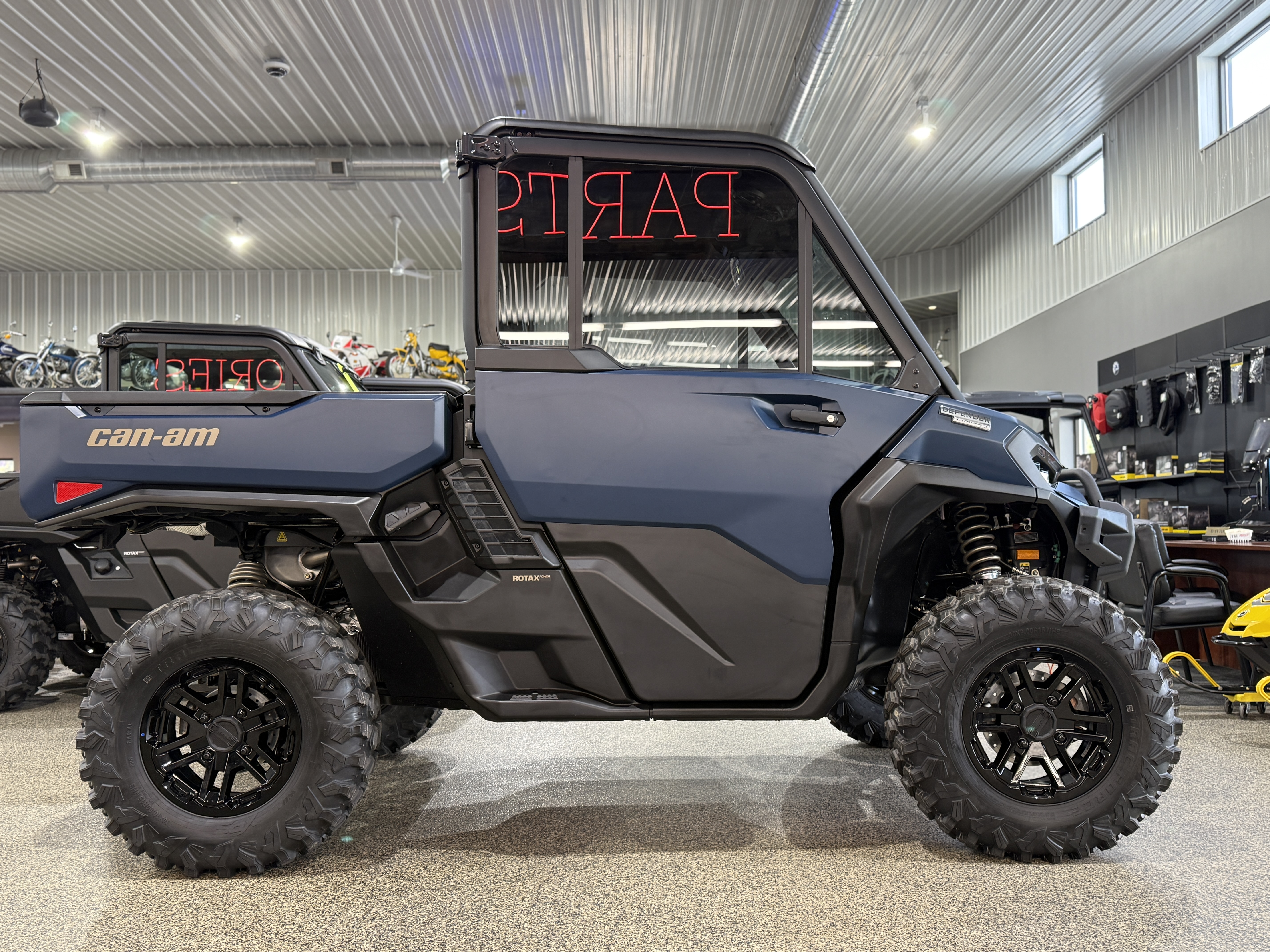 2026 Can-Am DEFENDER LIMITED HD11 - Photo 6