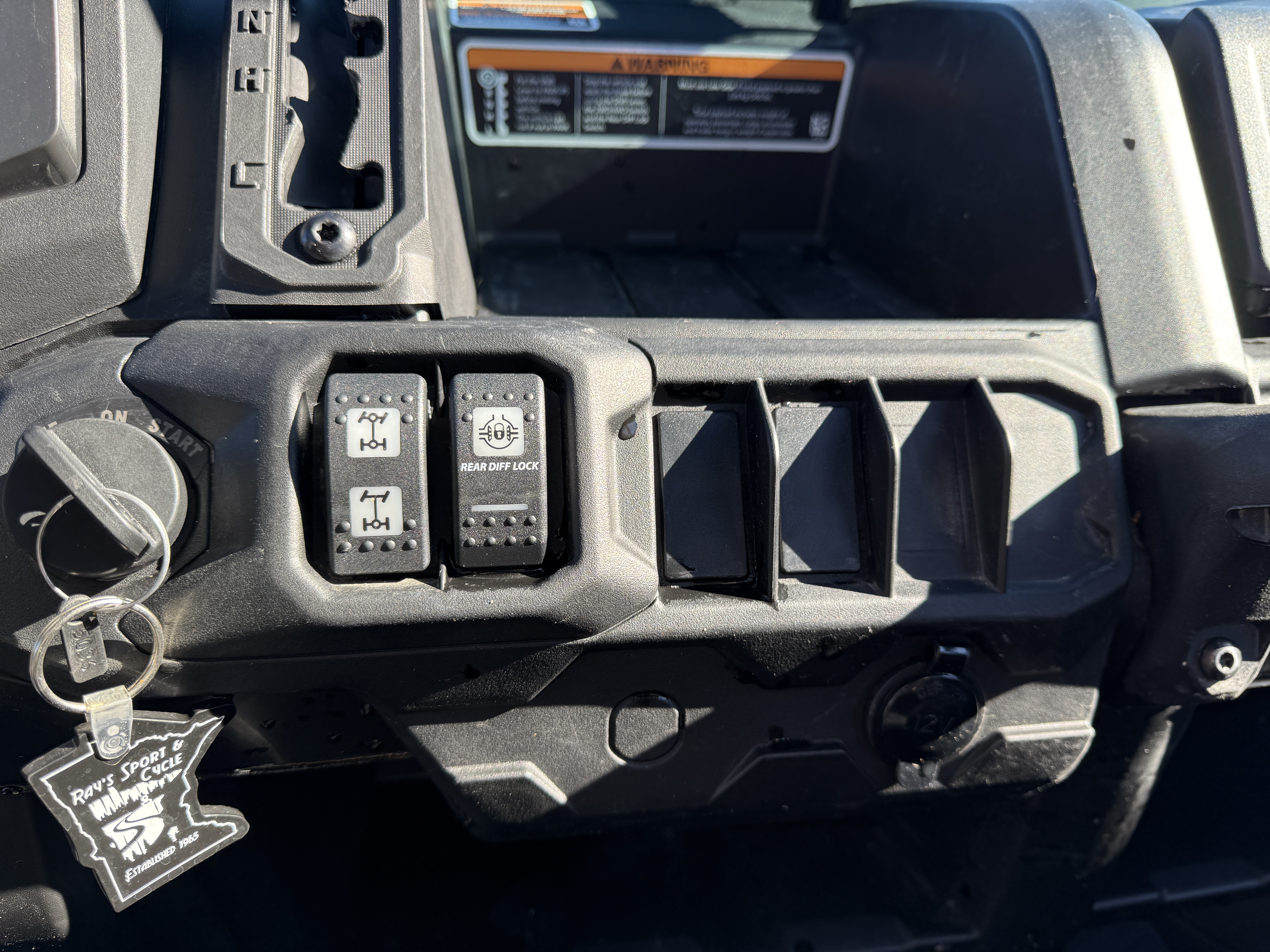 2023 Can-Am DEF DPS HD7 WITH HALF DOORS & FRONT AND REAR PANELS - Photo 16