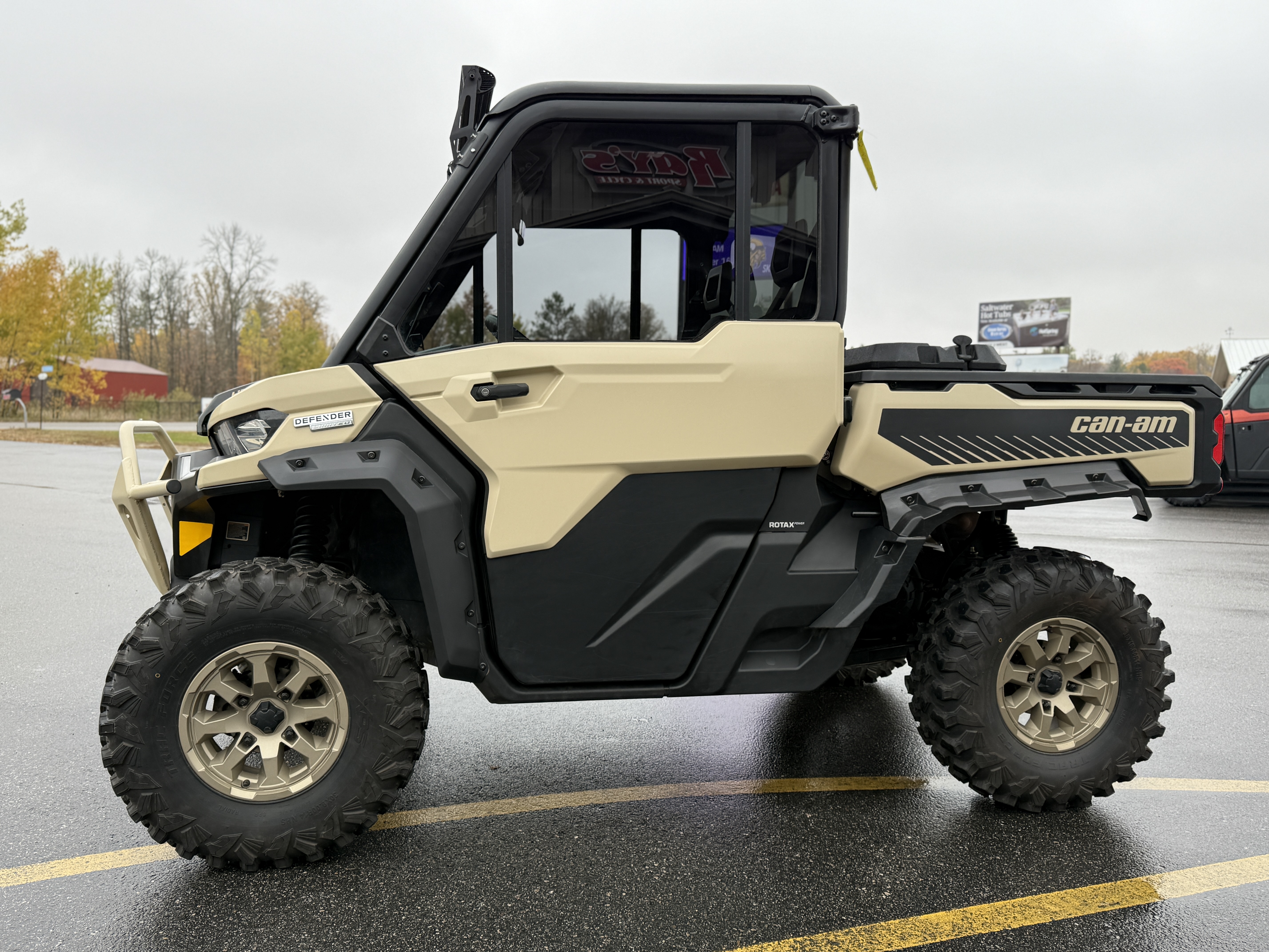2025 Can-Am DEFENDER LIMITED HD10 - Photo 2