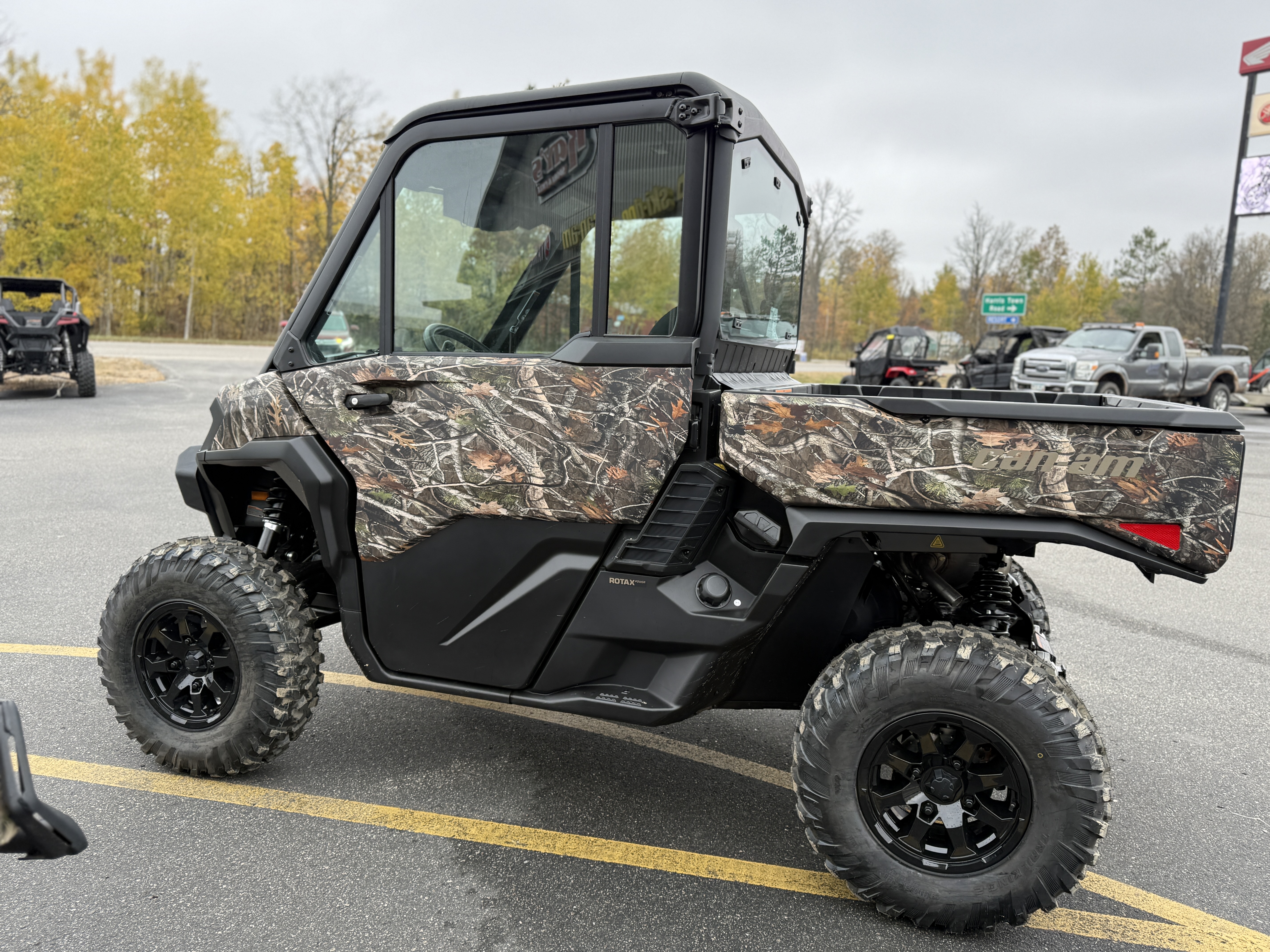 2026 Can-Am DEFENDER XT CAB HD11 - Photo 3