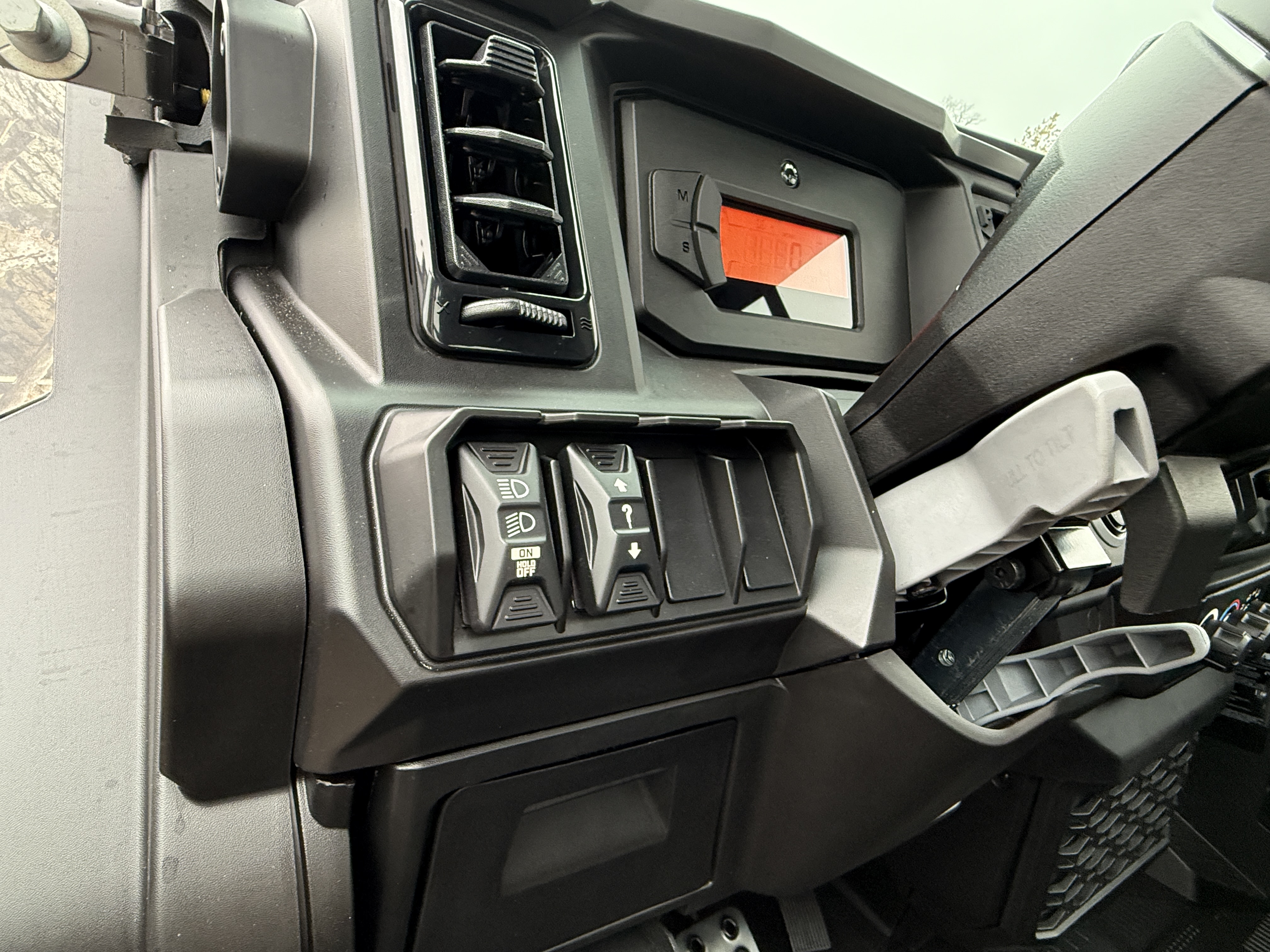 2026 Can-Am DEFENDER XT CAB HD11 - Photo 18