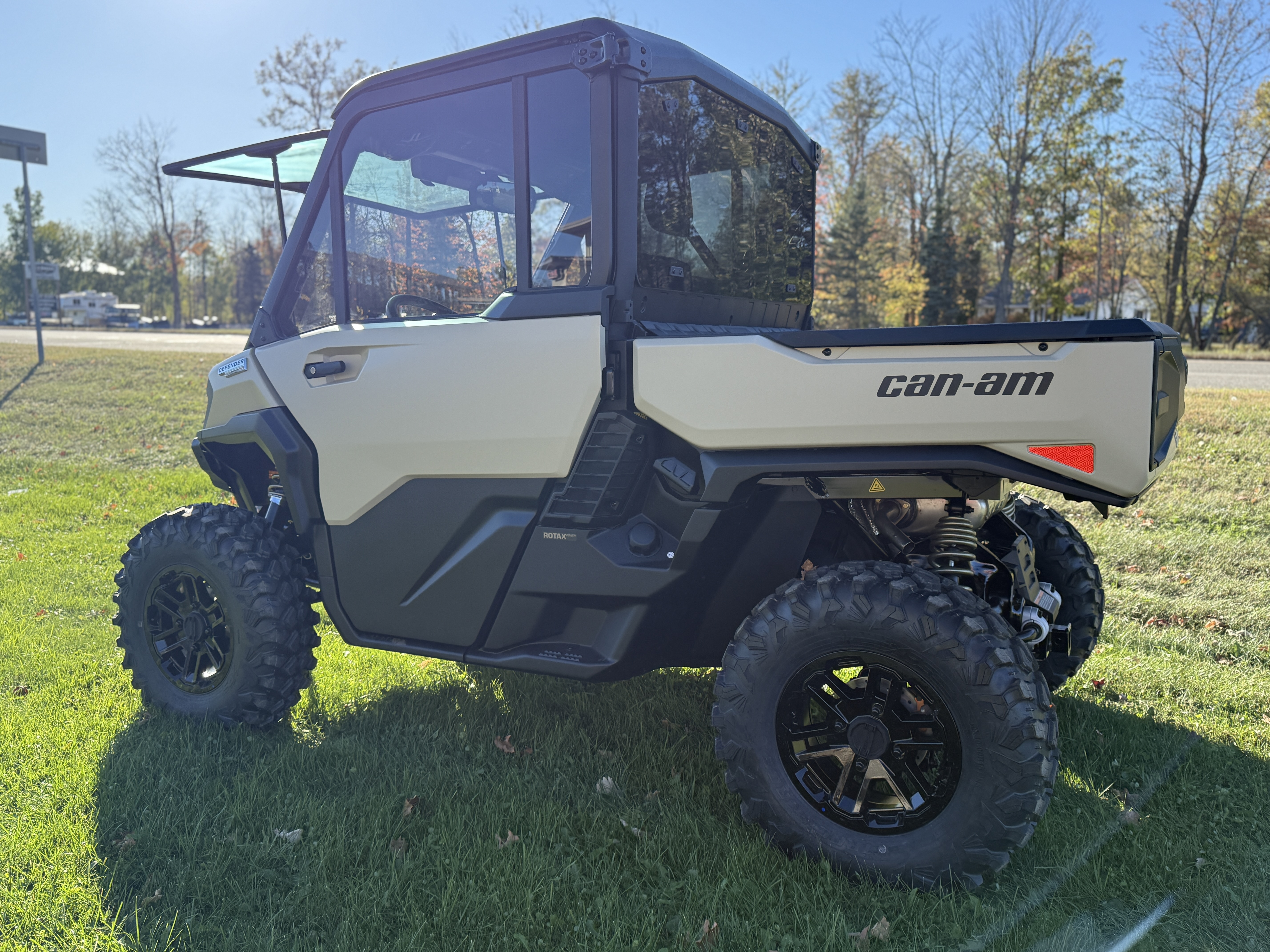 2026 Can-Am DEFENDER LIMITED HD11 - Photo 4