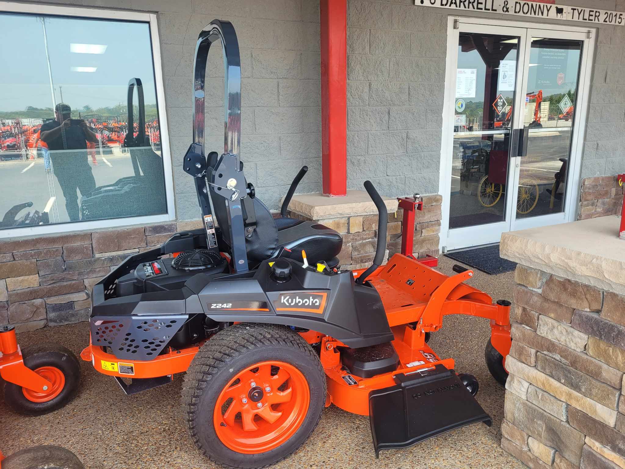 洋楽 Michigan - Tired (A Fairclough) New 2025 Zero Turn Riding Mower from Ag Spray, Massey
