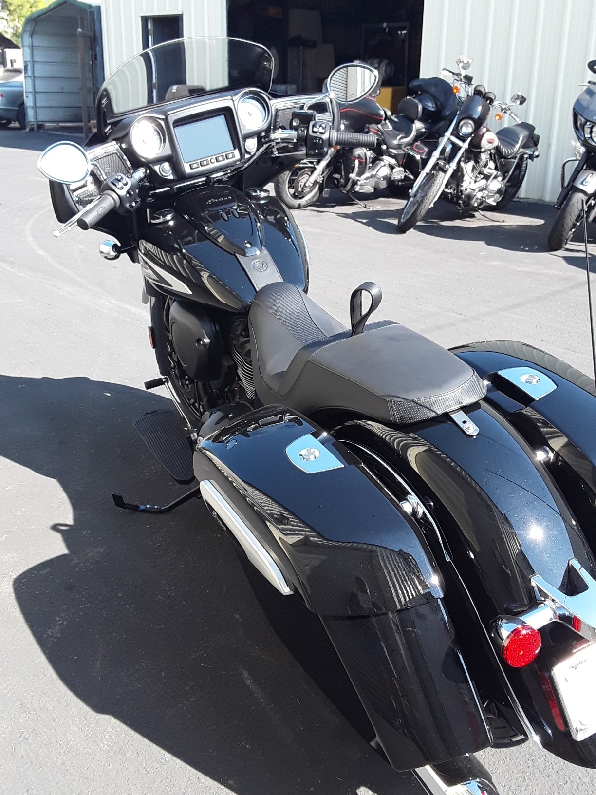 2023 Indian Motorcycle CHIEFTAIN, BLACK METALLIC, CAL - Photo 5