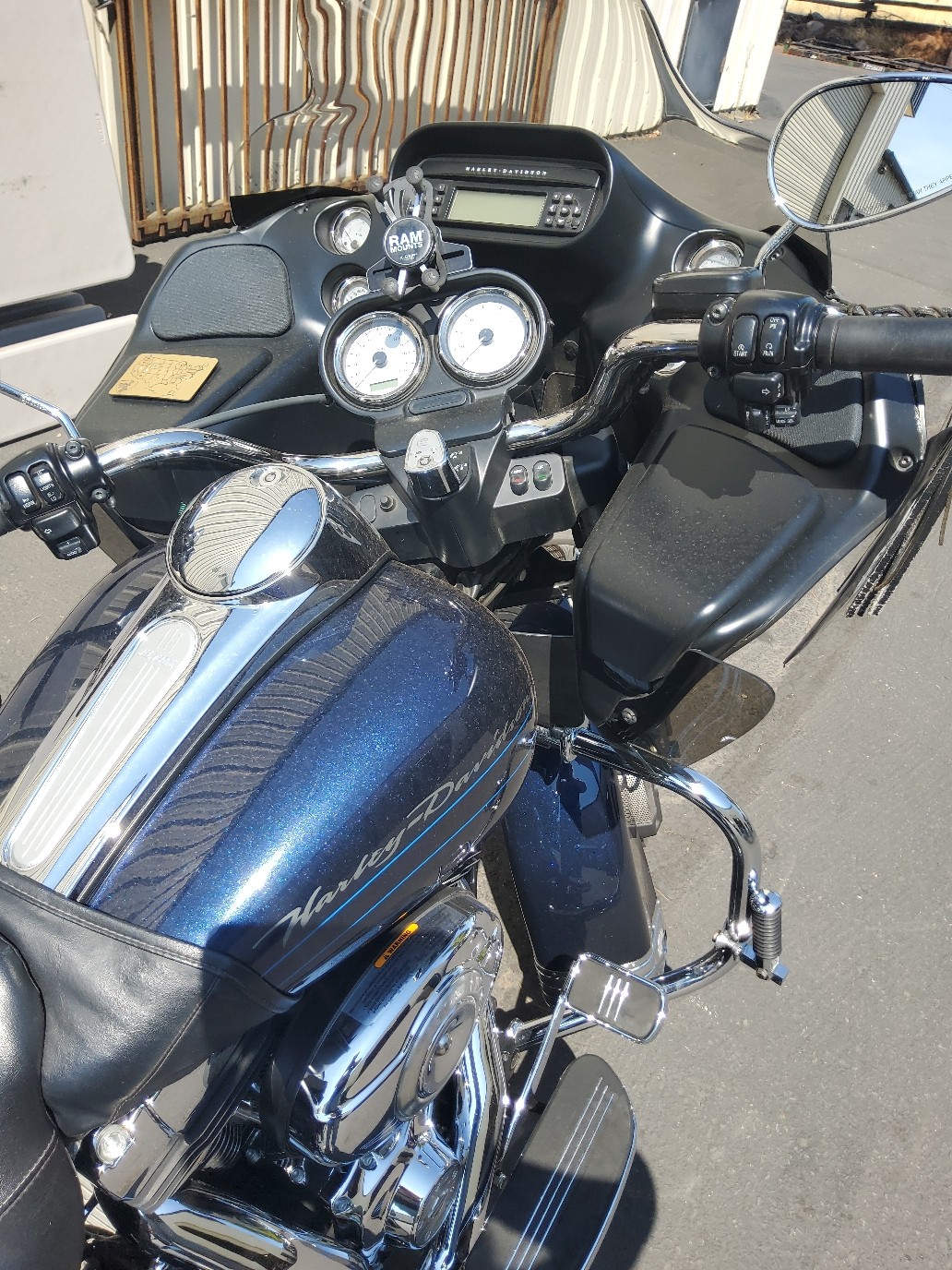 2013 Harley-Davidson® FLTRX Road Glide® Custom - Color Option - Photo 2