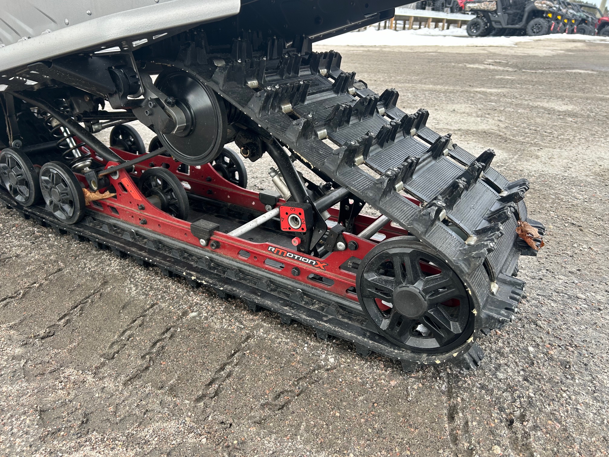 2023 Ski-Doo Renegade X-RS E.S. 1.5" DD SS Silver/Red - Photo 6