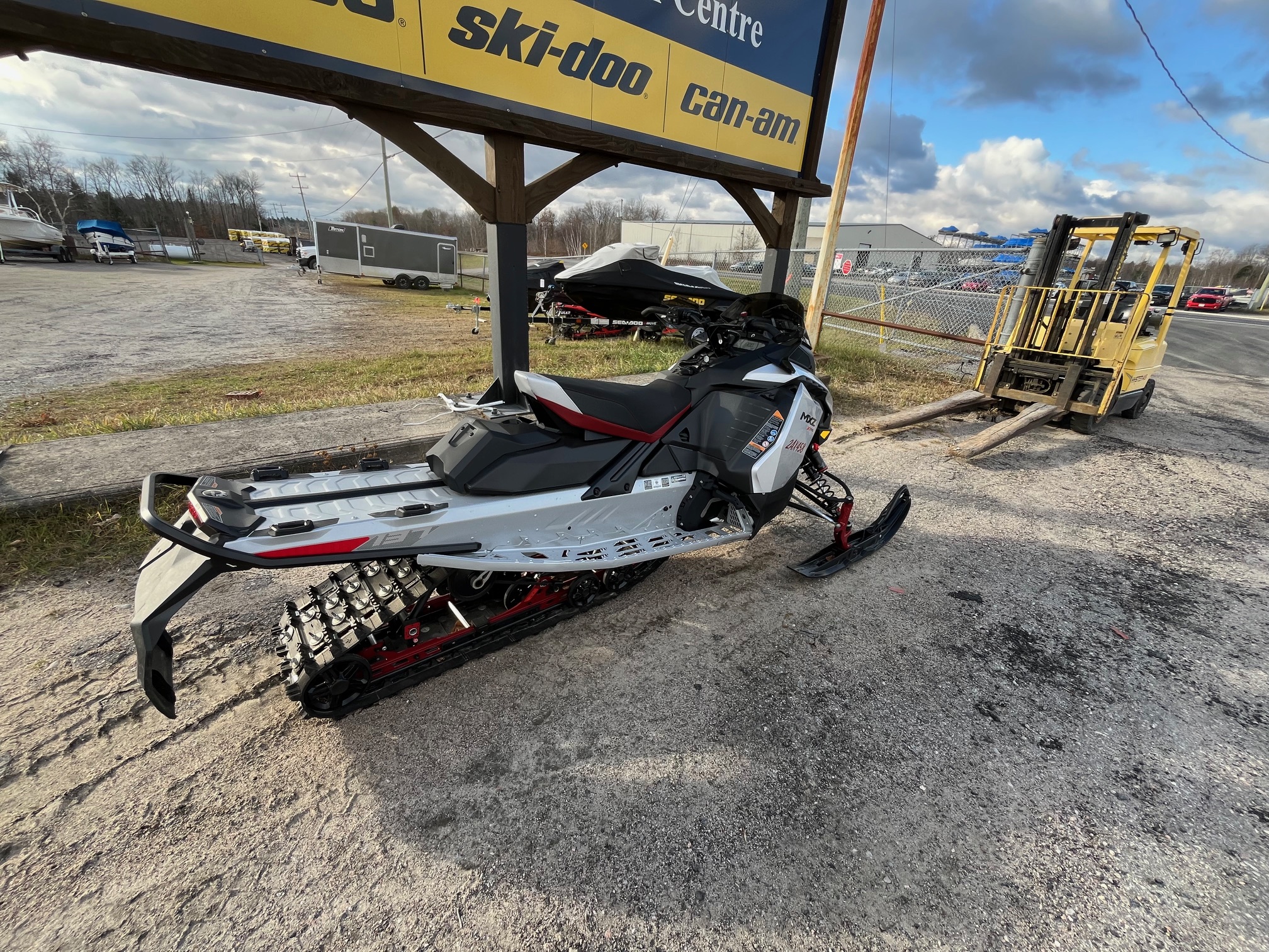 2024 Ski-Doo MXZ X-RS 137 850 E-TEC Electric Silver - Photo 5