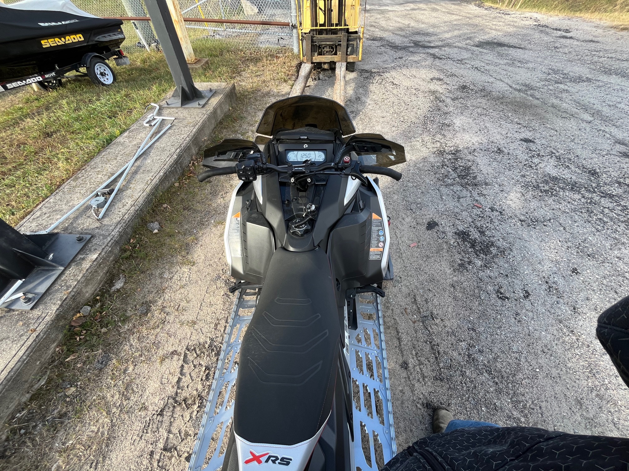 2024 Ski-Doo MXZ X-RS 137 850 E-TEC Electric Silver - Photo 6