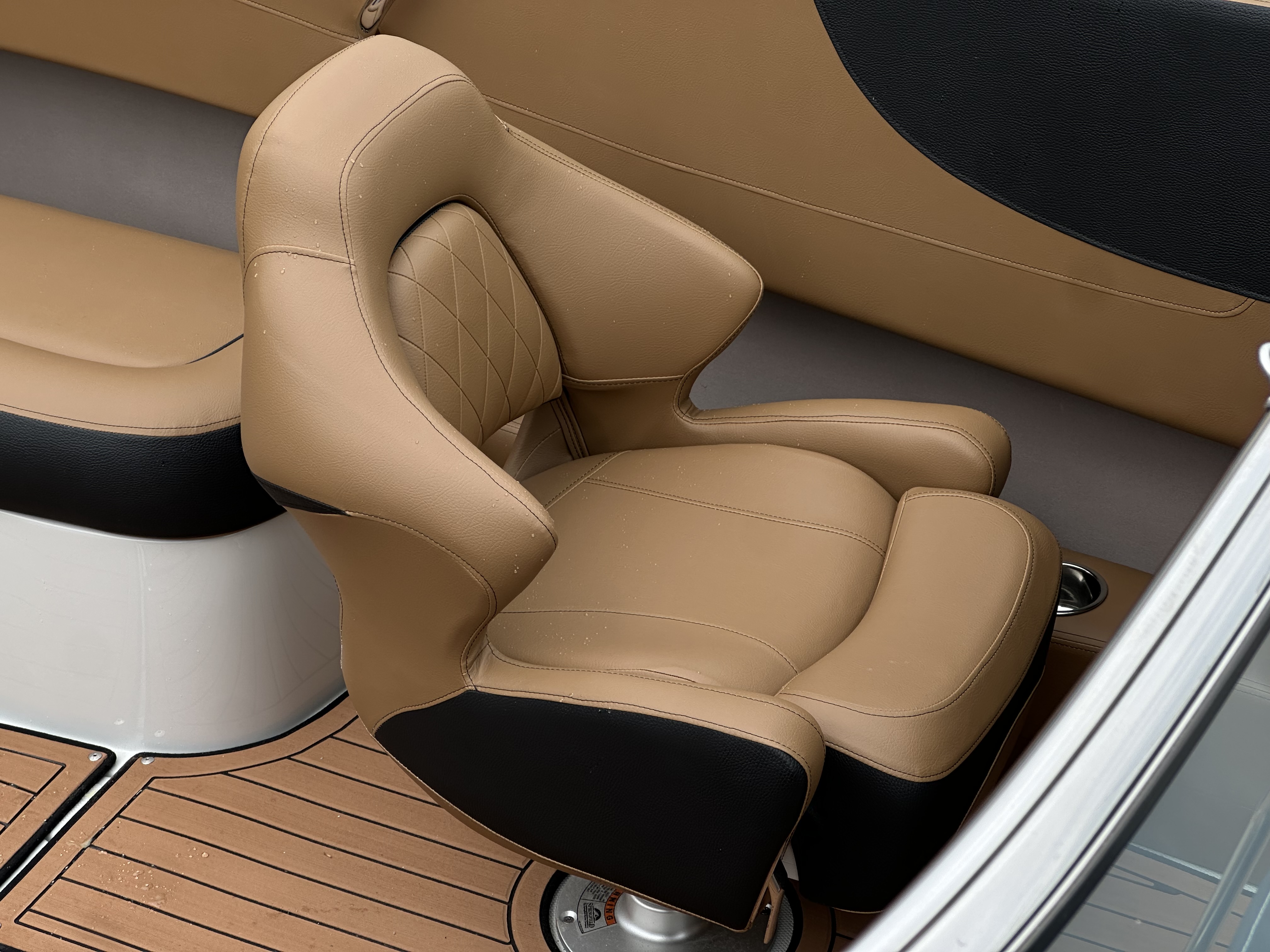 2025 Crownline 240 SS - Photo 12