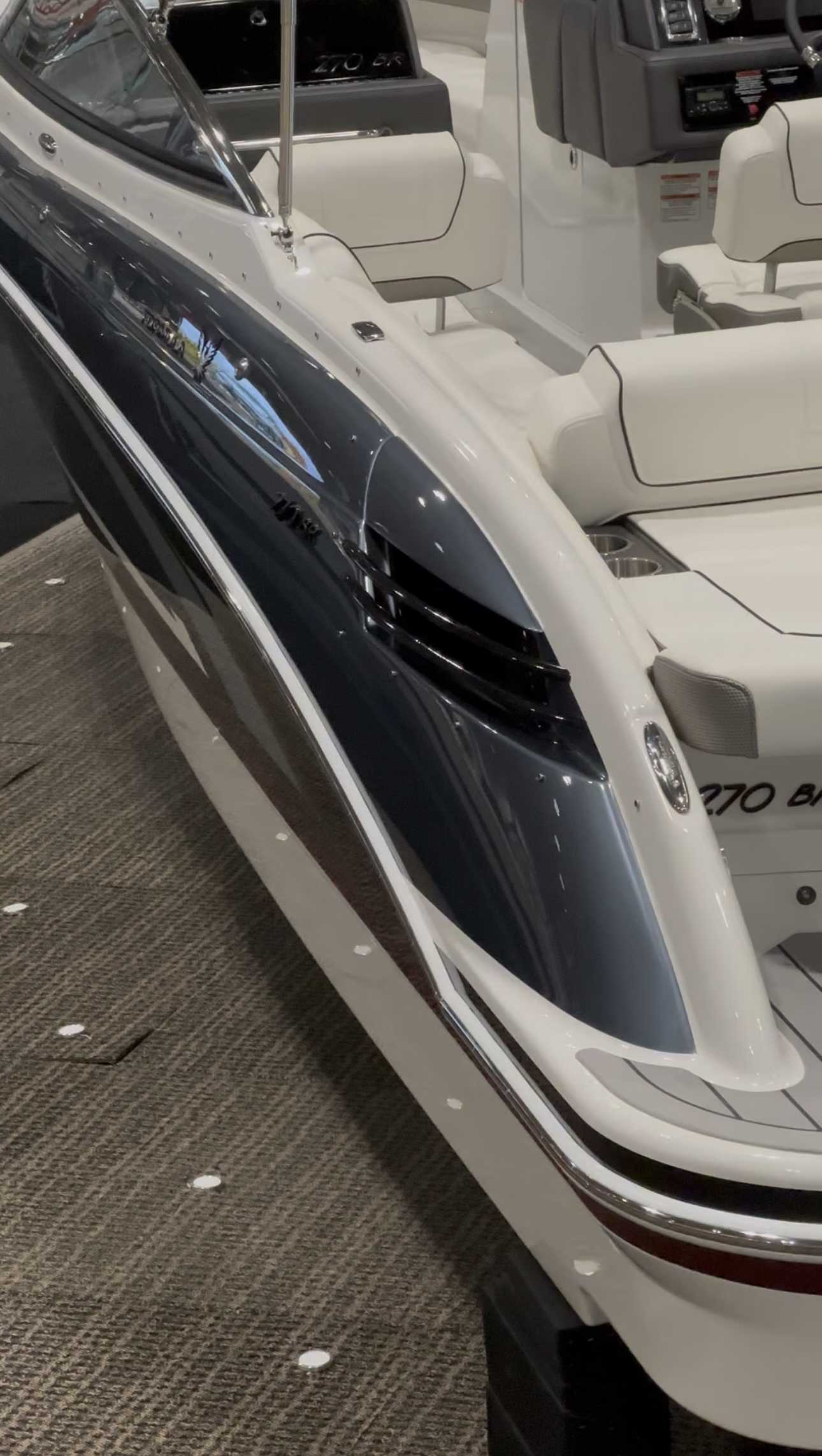 2025 Formula Bowrider 270 BR - Photo 9
