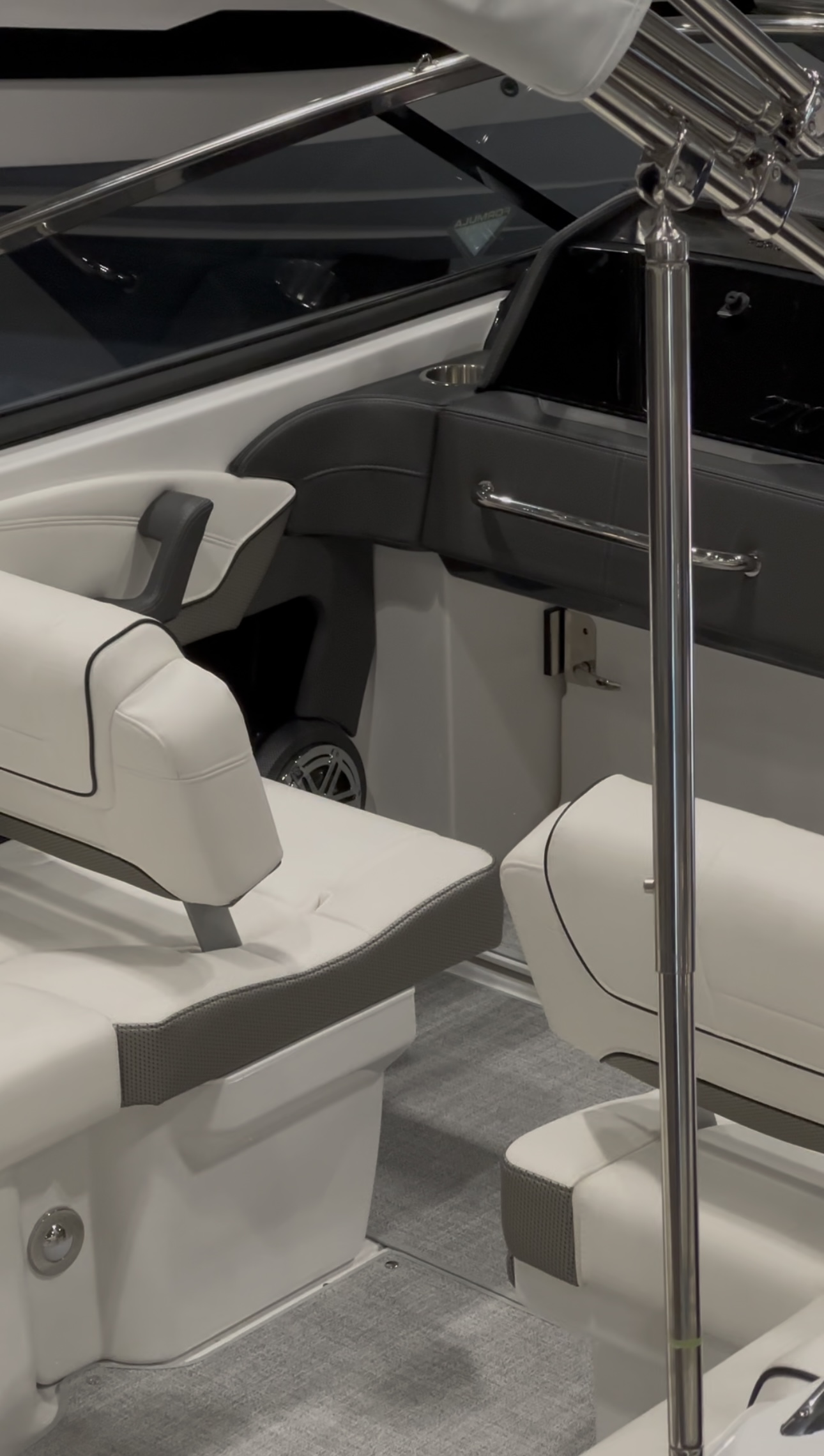 2025 Formula Bowrider 270 BR - Photo 15