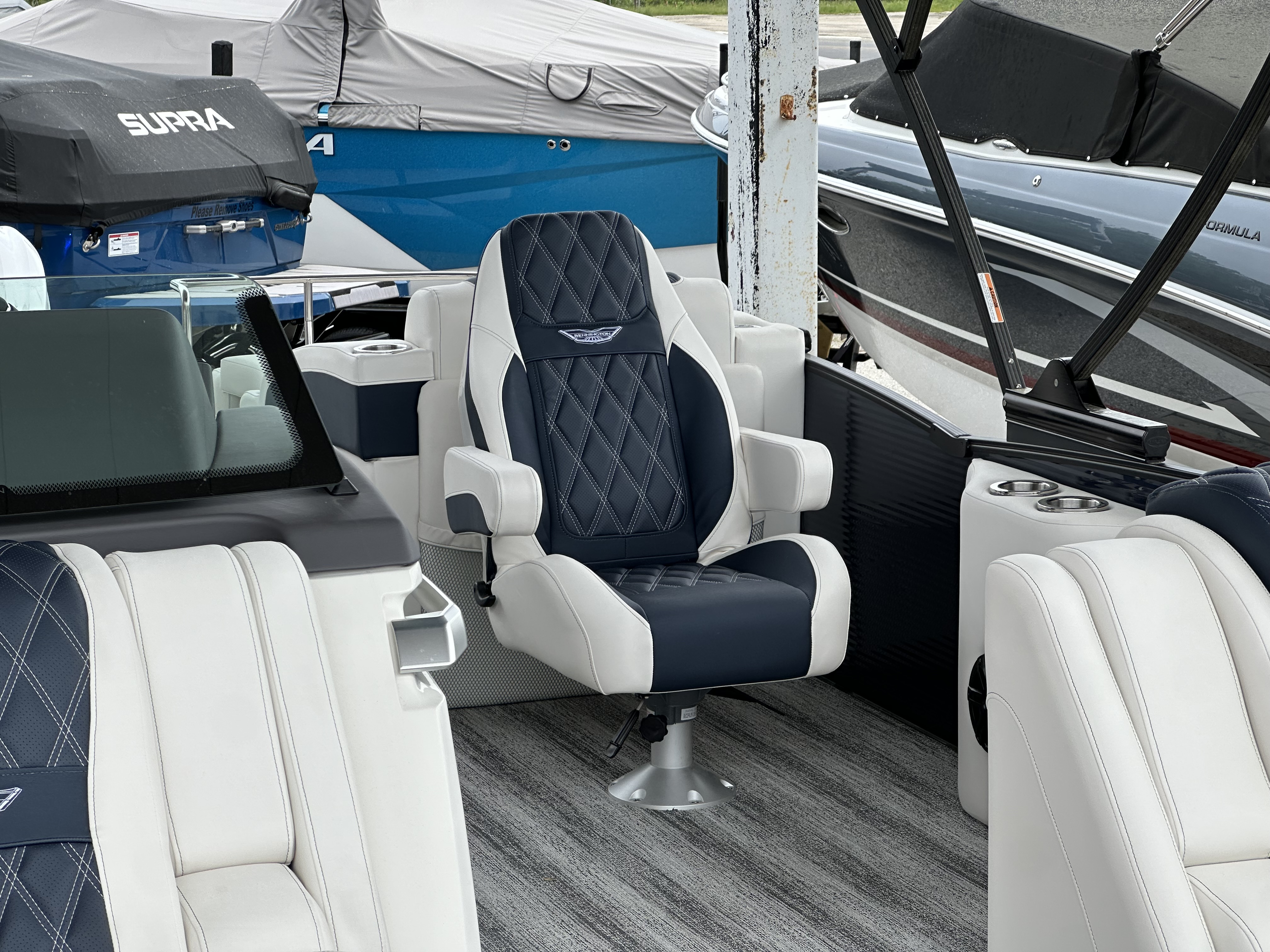 2025 Bennington R Series 23 RCW - Photo 8