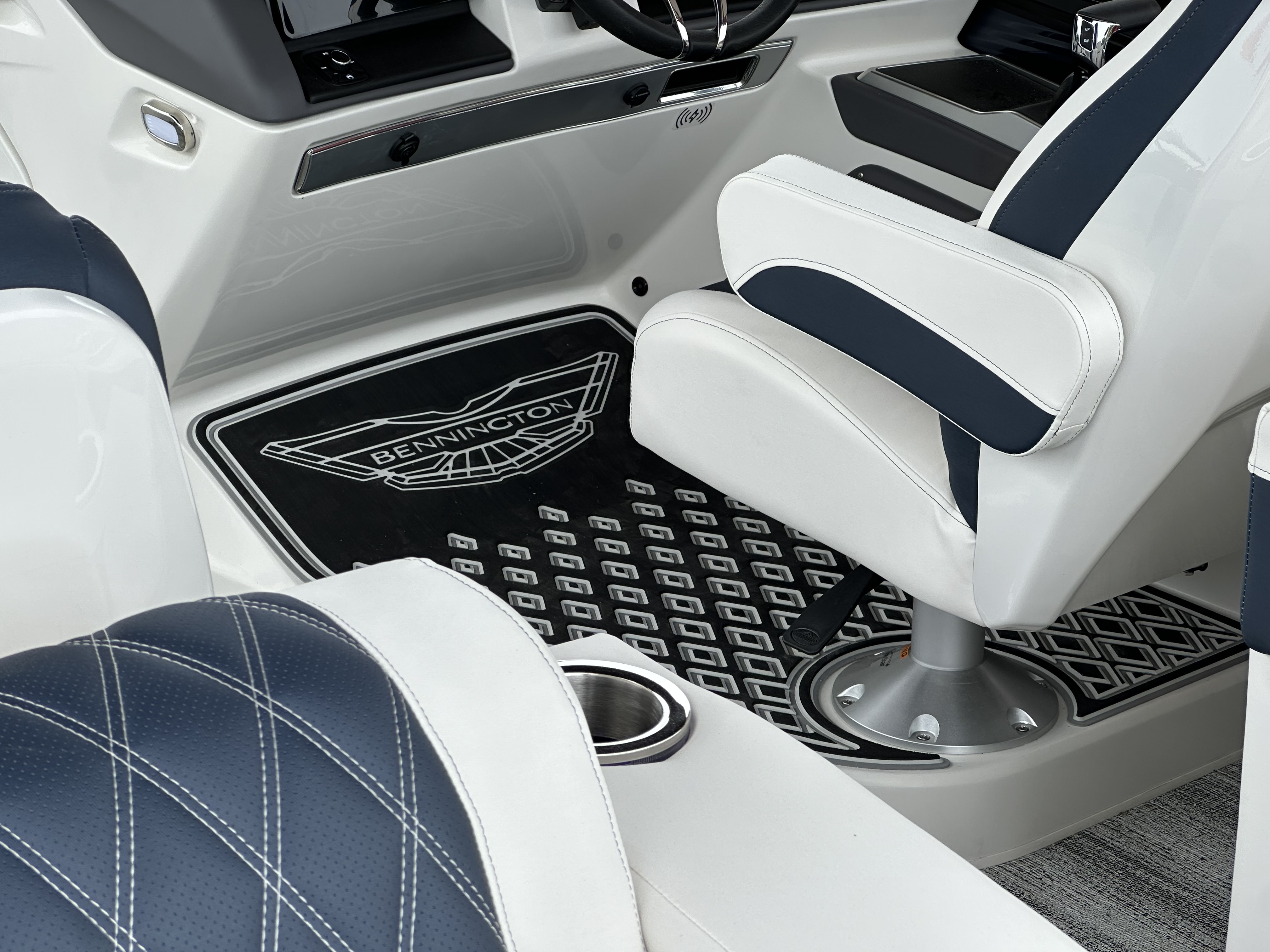 2025 Bennington R Series 23 RCW - Photo 10