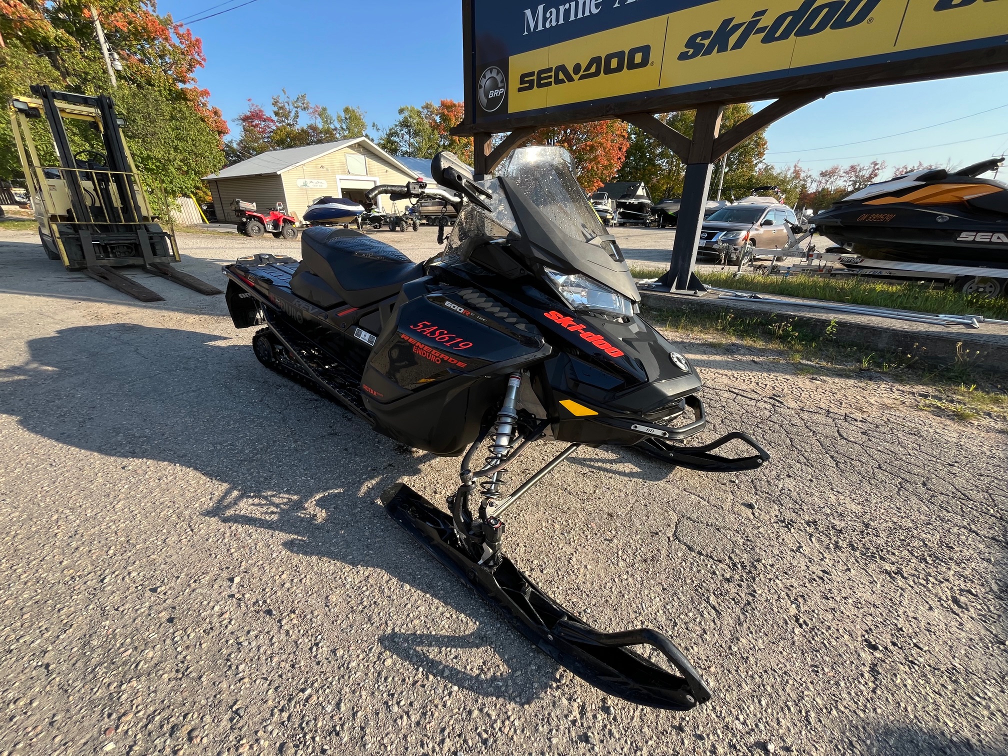 2020 Ski-Doo Renegade® Enduro™ 600R E-TEC® - Lava Red/Black - Photo 2