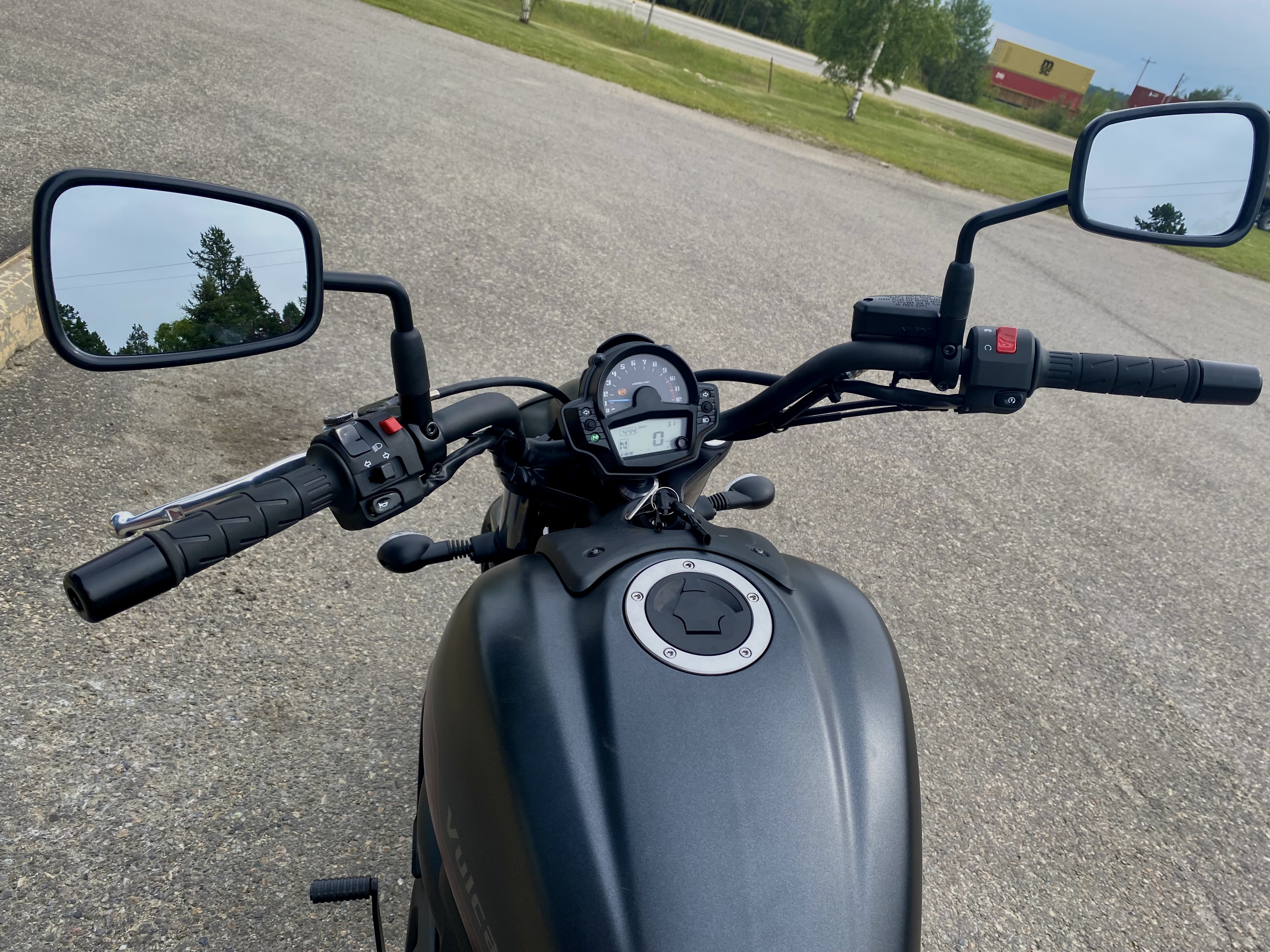 2025 Kawasaki Vulcan S Met Matte Grap Gray / Met Matte Car Gray - Photo 5