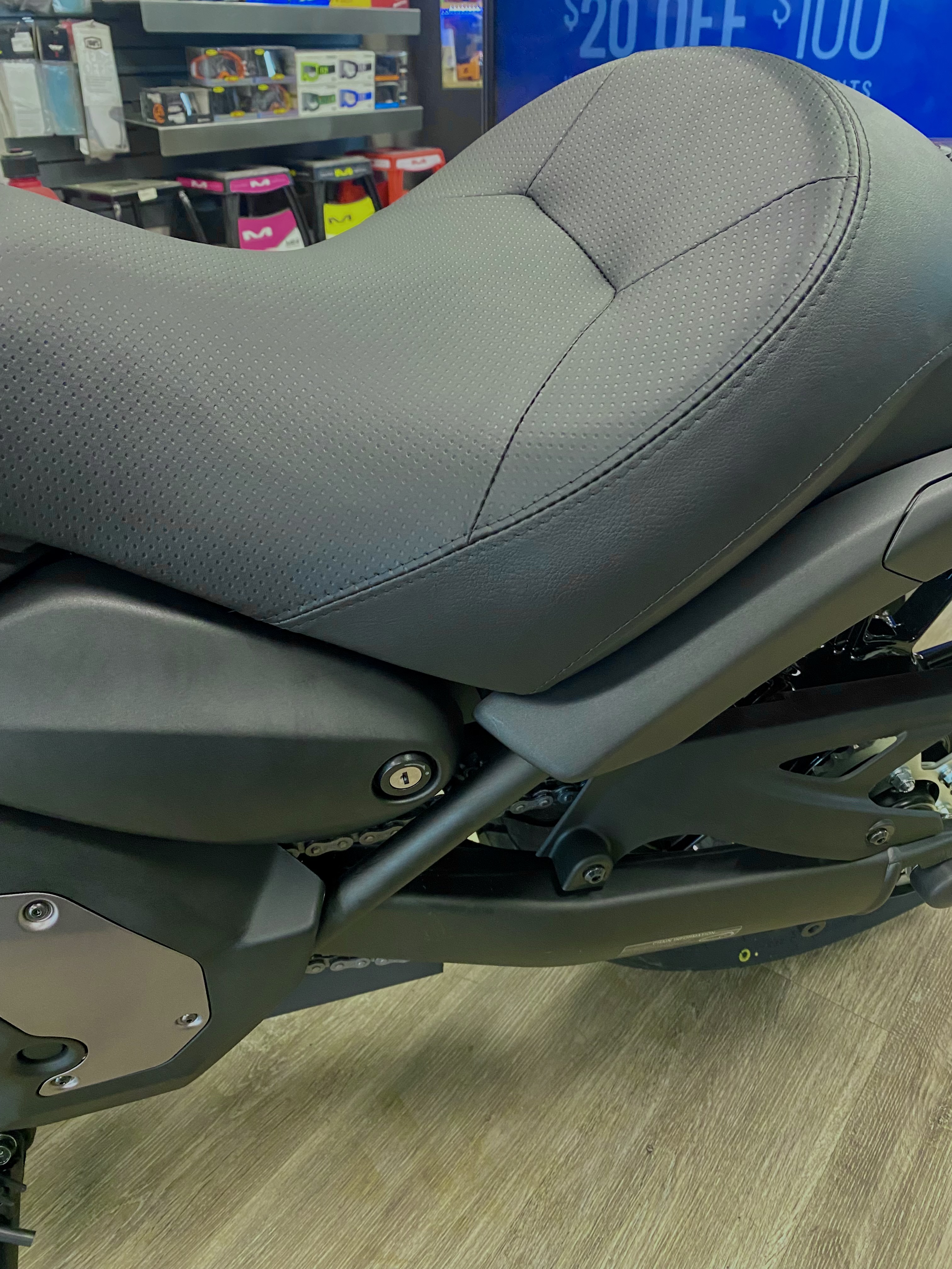 2025 Kawasaki Vulcan S Met Matte Grap Gray / Met Matte Car Gray - Photo 8