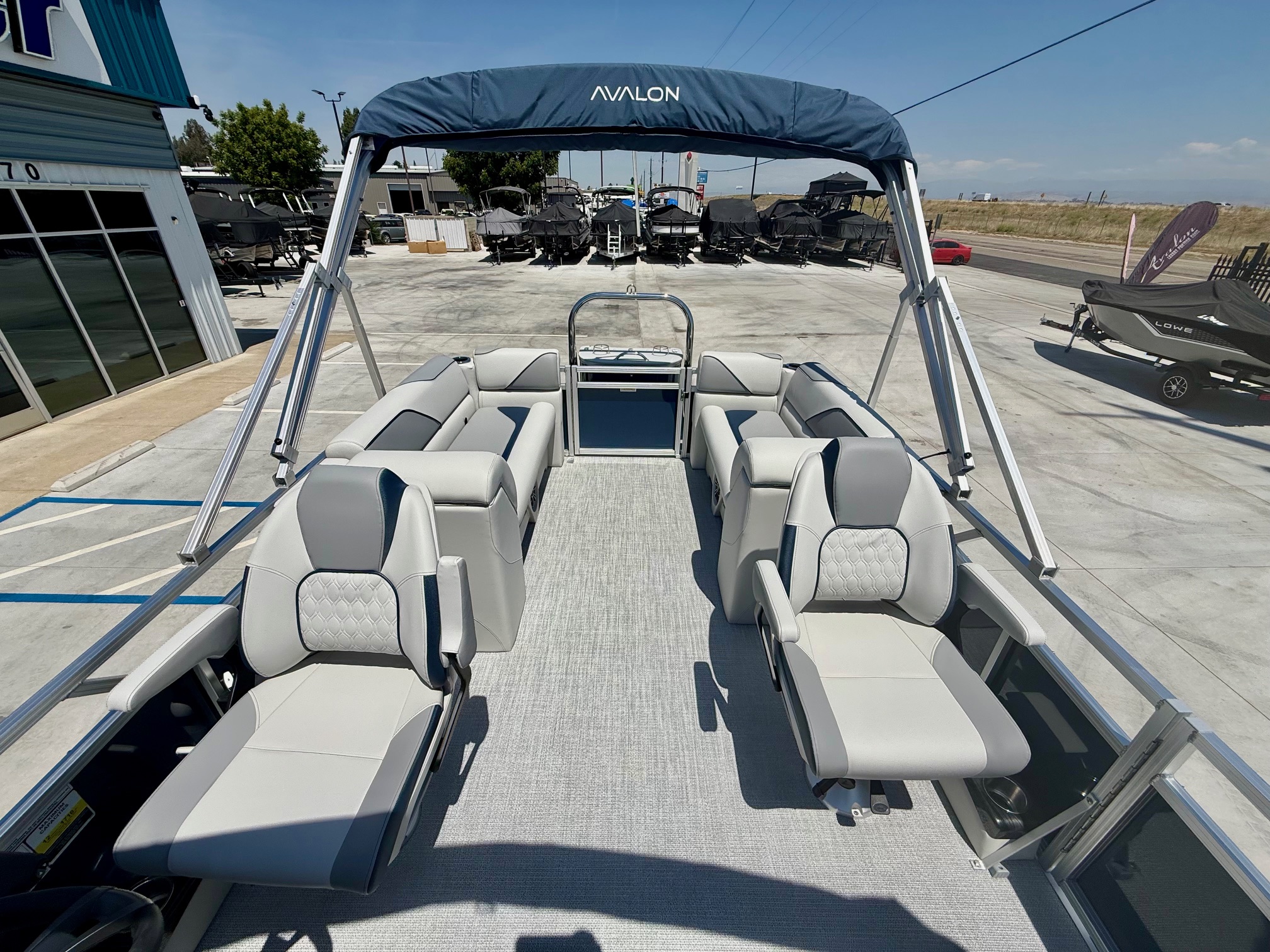 New 2026 Avalon 21' Venture Platinum Quad Lounge w/ 150HP Mercury