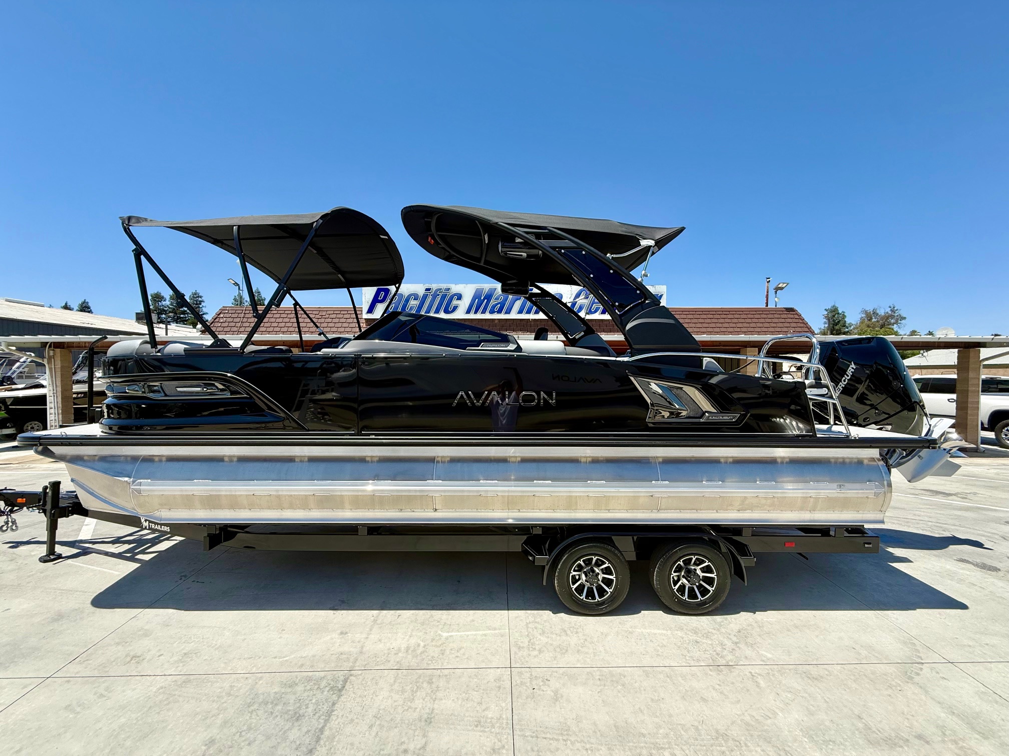 New 2026 Avalon Excalibur LTD Flex Lounge Windshield - 25 FT w